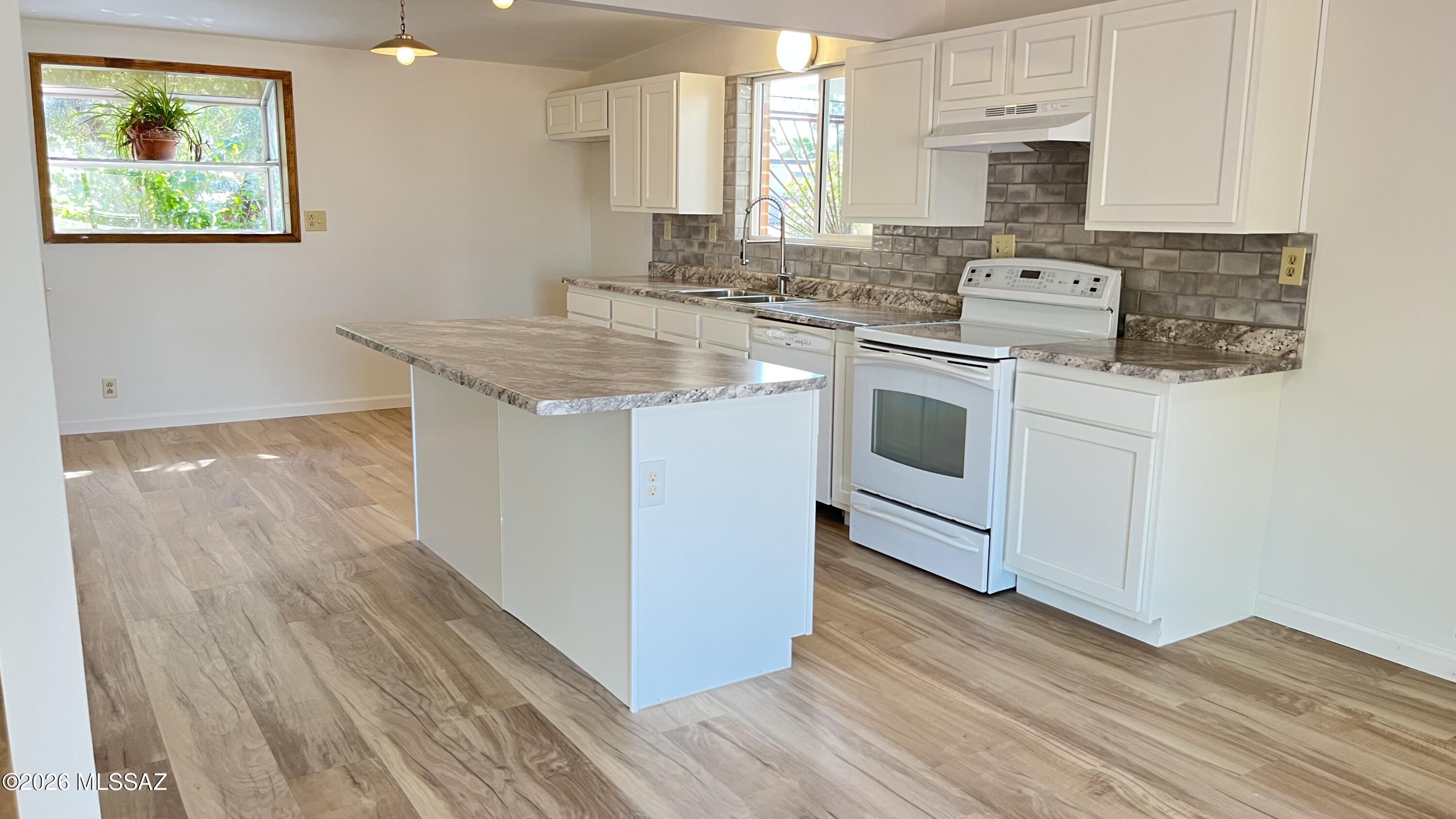 7321 E Calle Managua