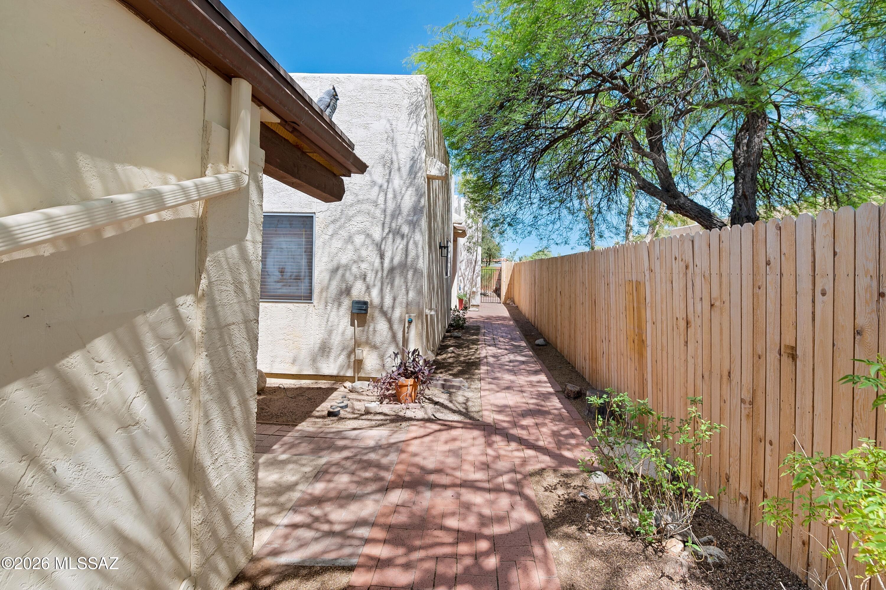 Ladera Brisas Townhouses (1-106) - Residential