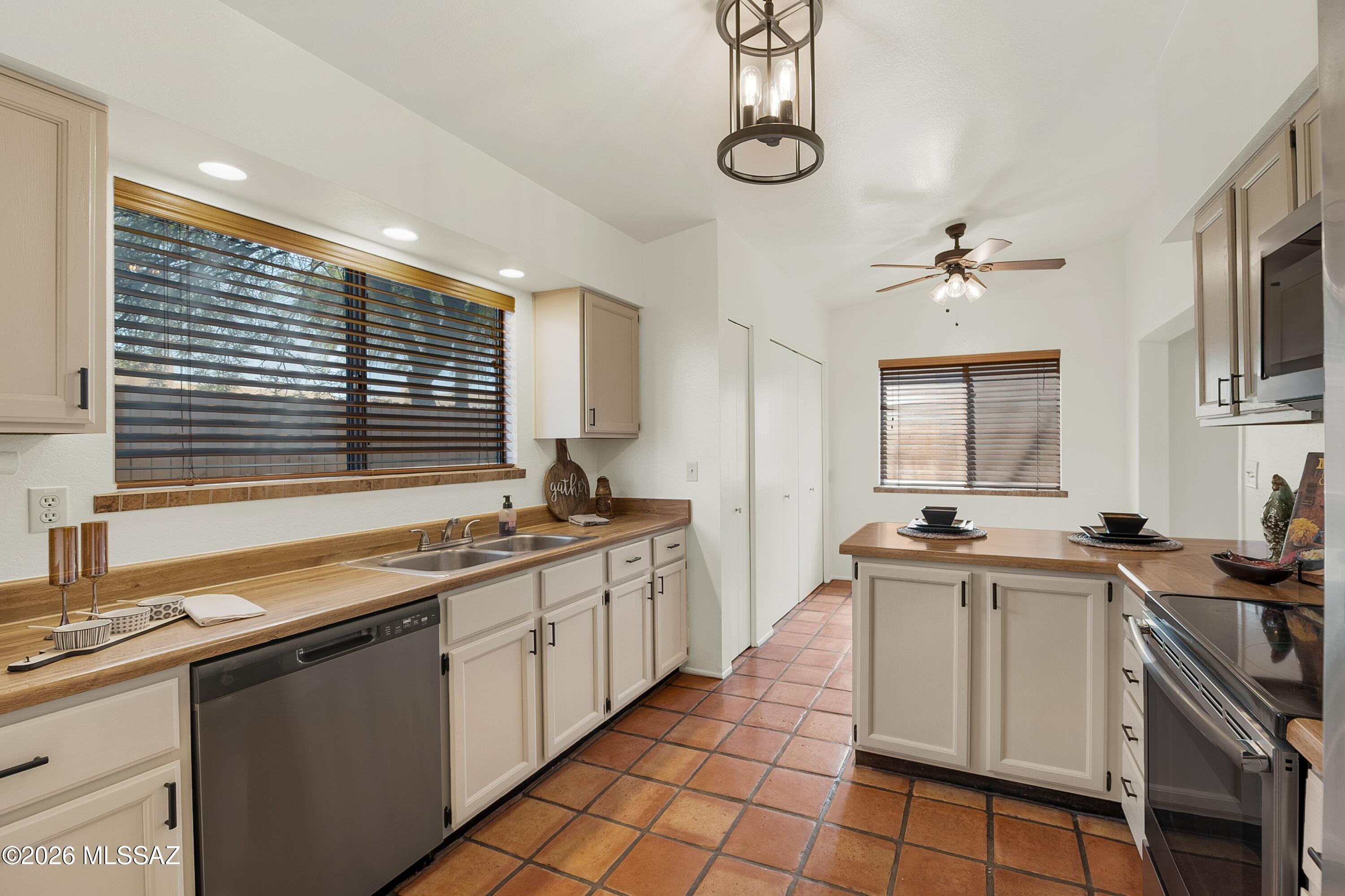 2366 W Drachman Street