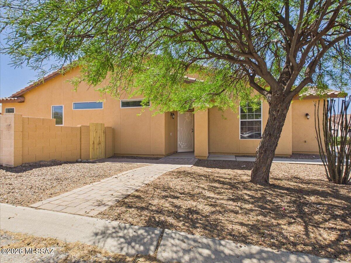 9990 N Stratton Saddle Trail