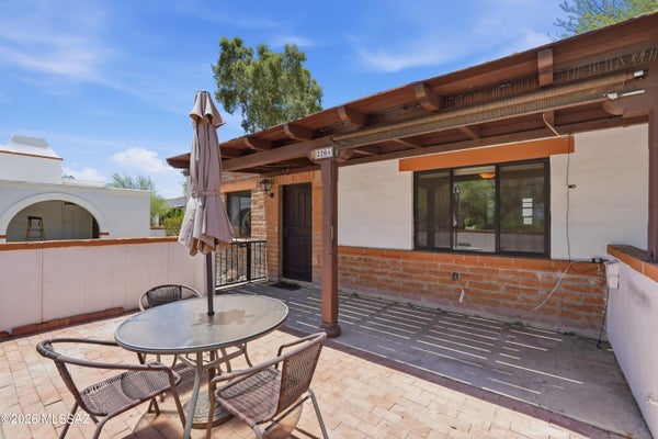 226 S LA-CAÑADA DR, GREEN VALLEY, AZ 85614 - Image 7fca8d5b77be7db6cc134f5a280ba45d/557791917
