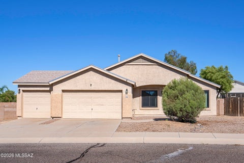 Photo of 4240 W Gatekeeper Drive, Tucson, AZ 85741 (MLS # 22624252)
