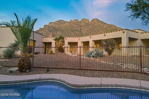 Photo of 8755 N Sunny Slope Drive, Oro Valley, AZ 85704 (MLS # 22622295)