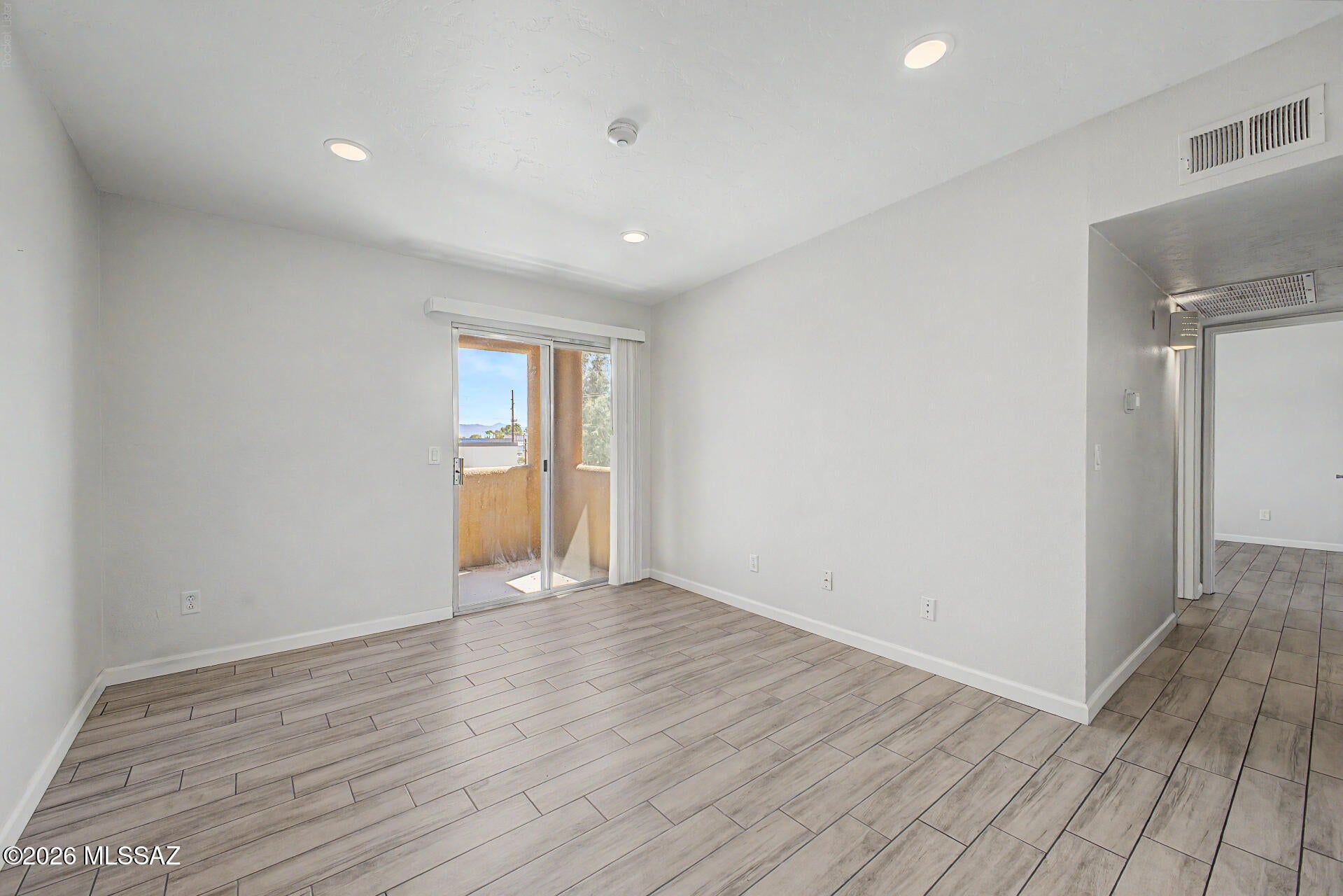 1810 E Blacklidge Drive 322