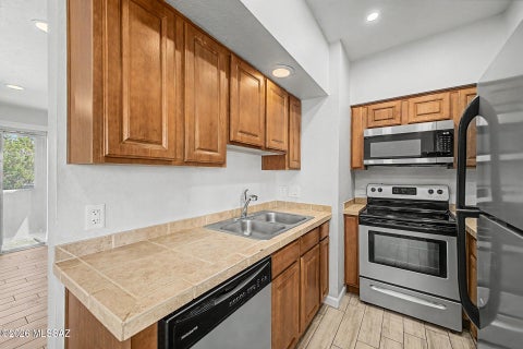 Photo of 1810 E Blacklidge Drive #322, Tucson, AZ 85719 (MLS # 22621412)