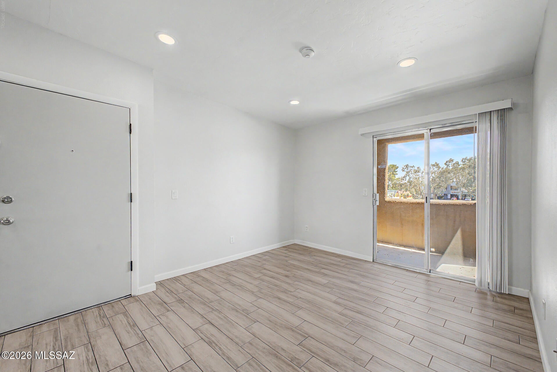 1810 E Blacklidge Drive 322