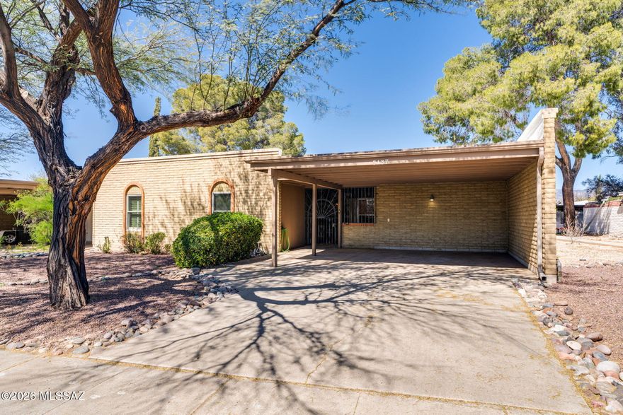 Fix-up opportunity in Rolling Meadows Townhomes. Spacious 3 bedroom, 2 bath with large 2 car carport and private yard with block wall. Quiet eastside community with pool and spa. HOA covers common areas, trash and front yard landscaping.