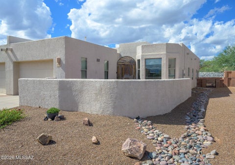 Photo of 227 N Running Spring Drive, Green Valley, AZ 85614 (MLS # 22625801)