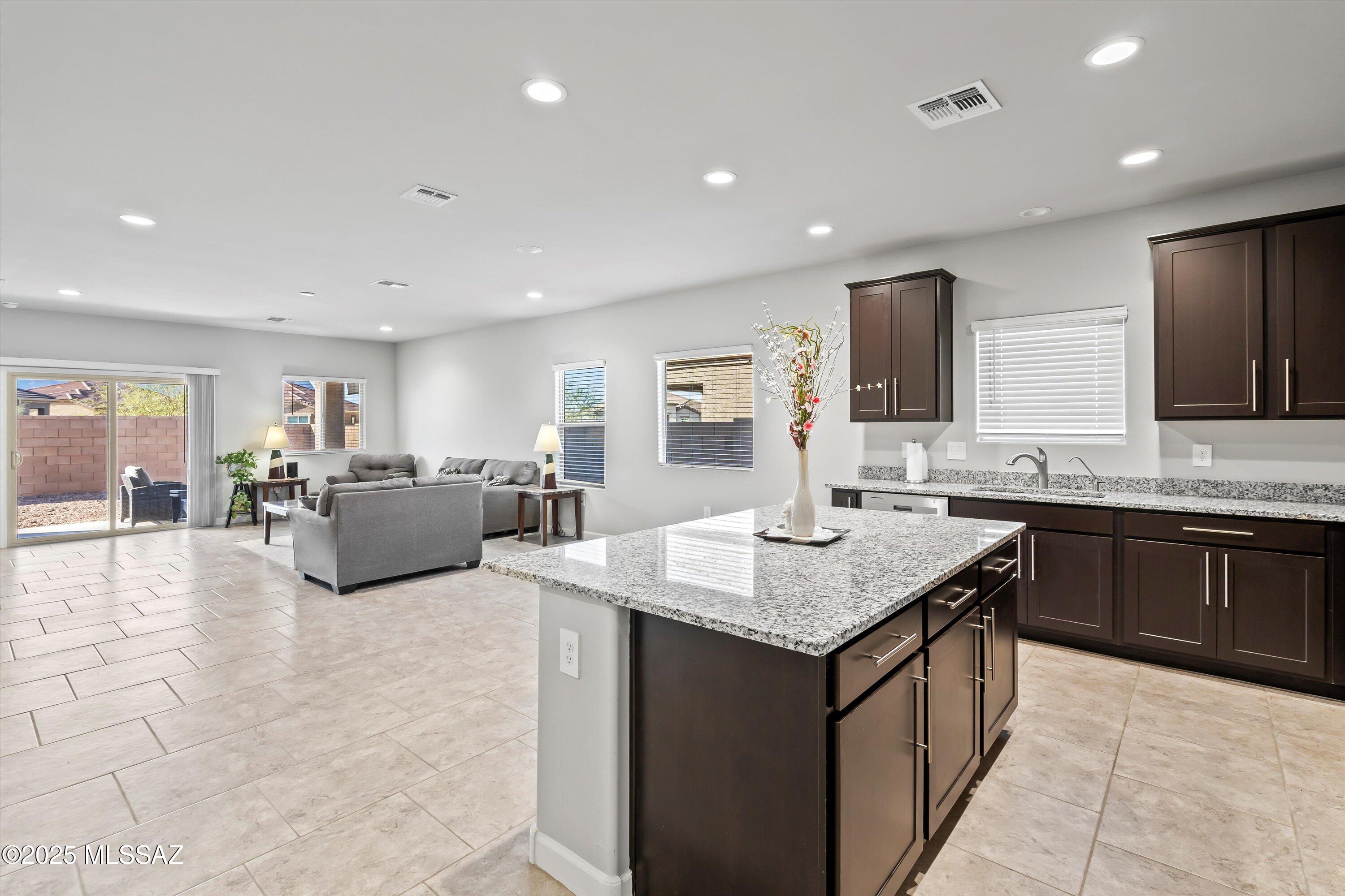 Saguaro Bloom 7B - Residential