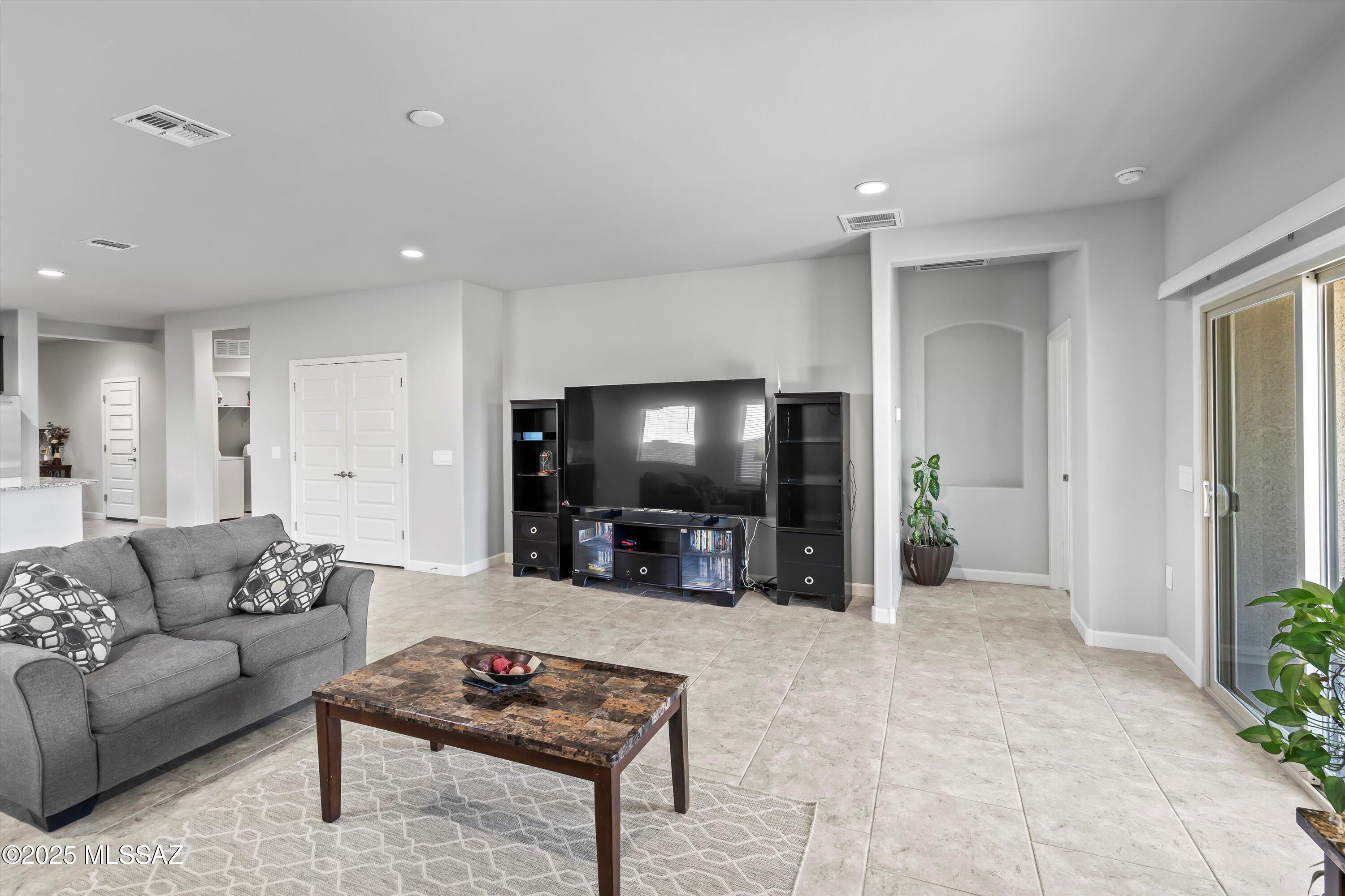 Saguaro Bloom 7B - Residential