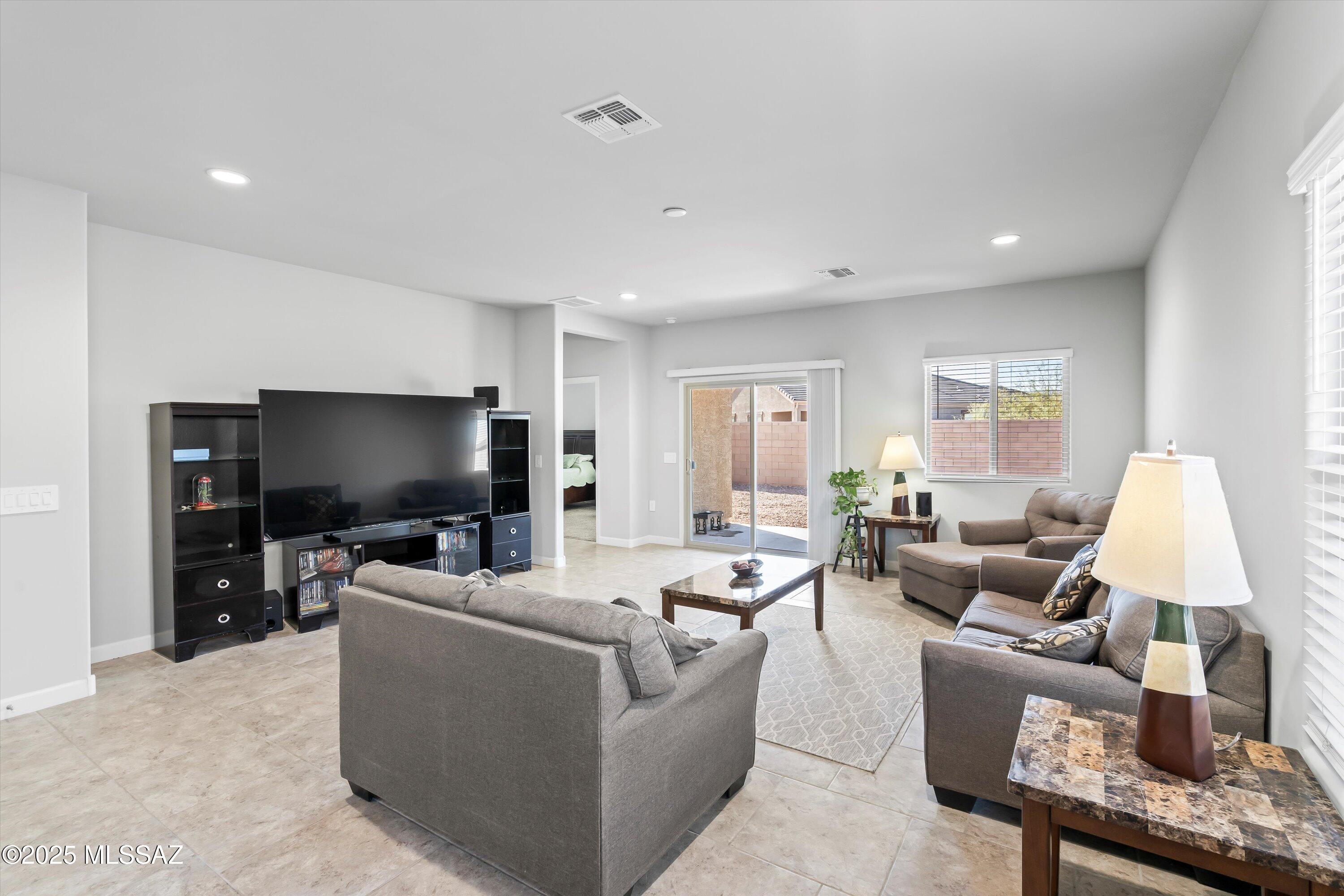 Saguaro Bloom 7B - Residential