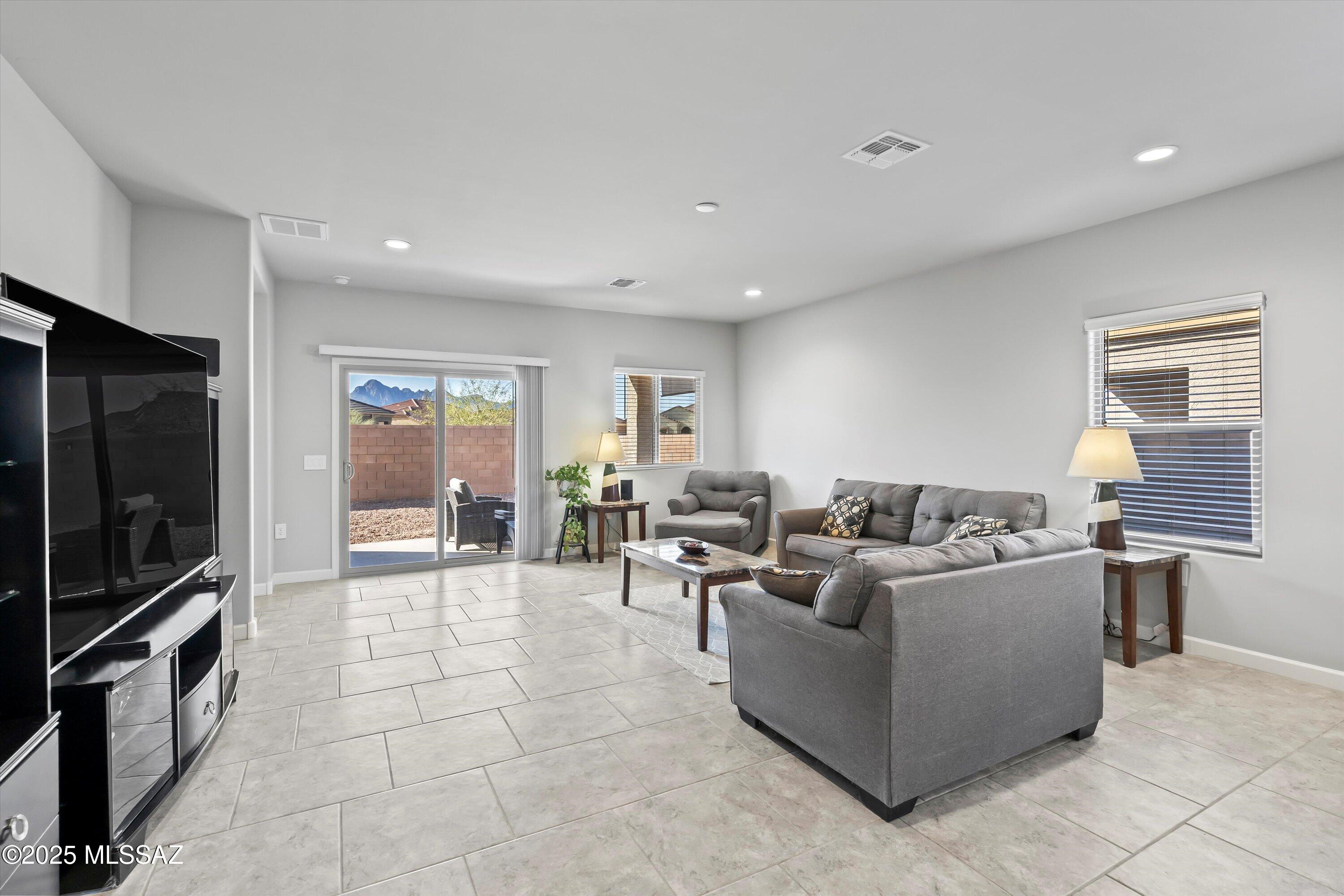 Saguaro Bloom 7B - Residential