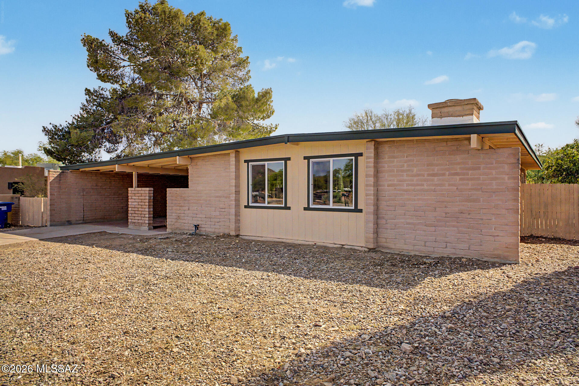 2617 W Calle Genova