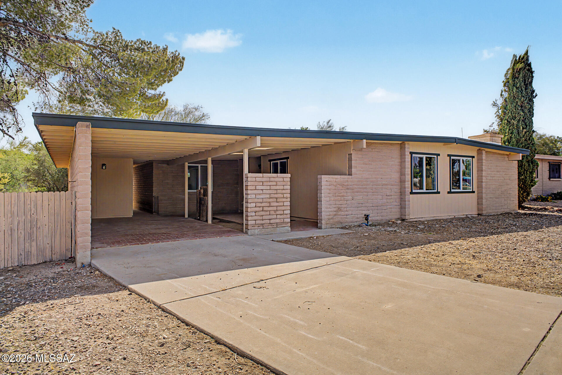 2617 W Calle Genova