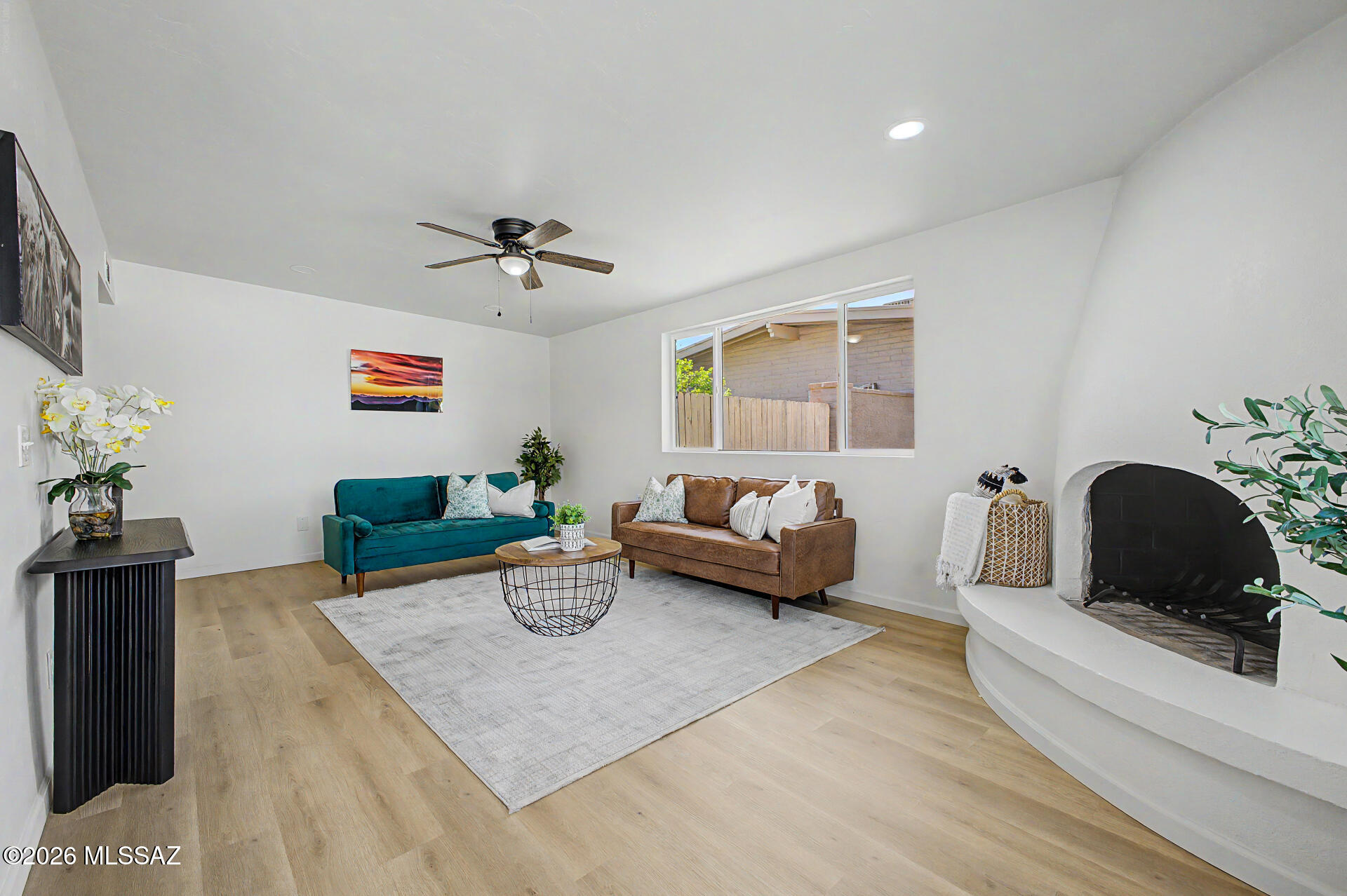 2617 W Calle Genova