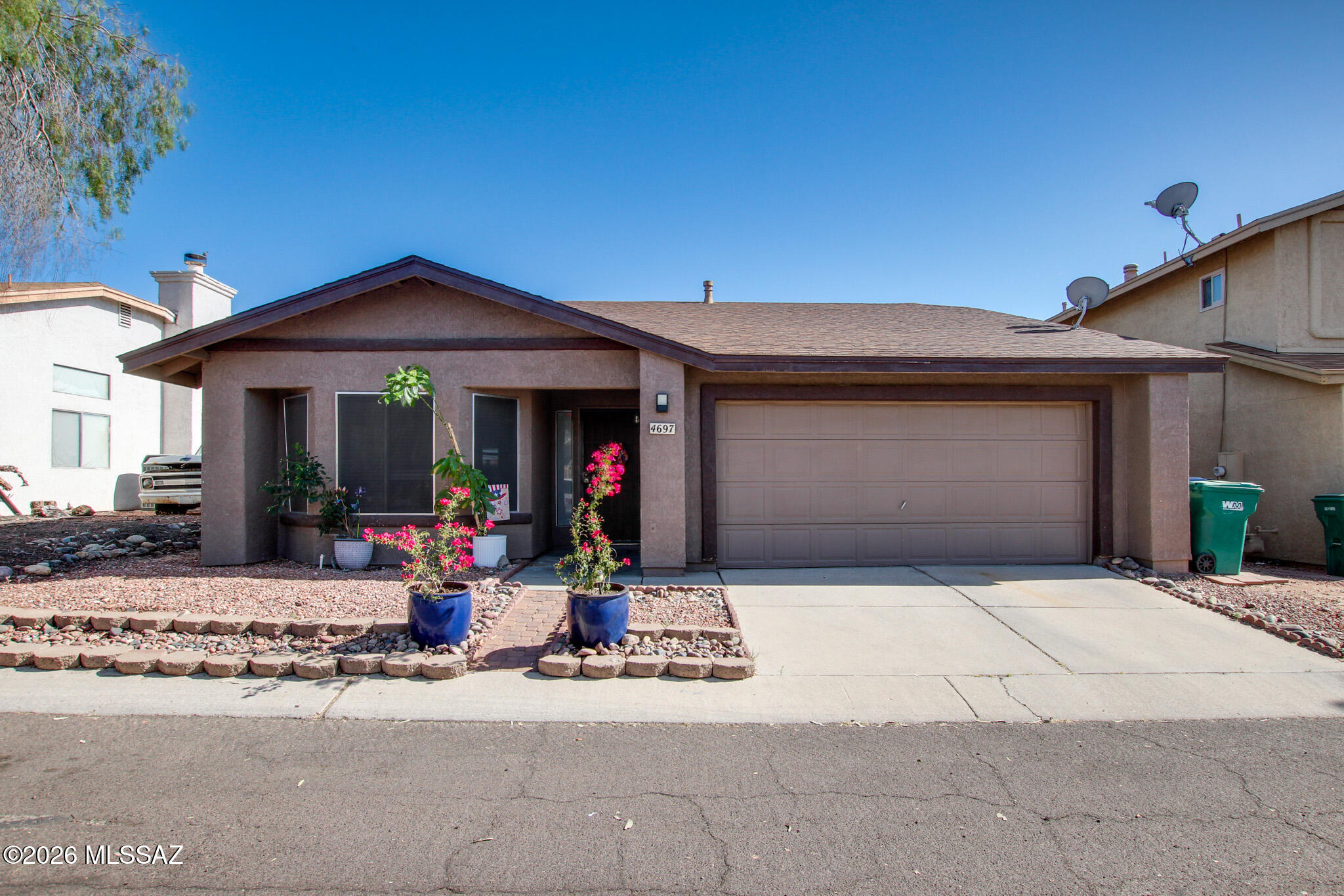 4697 W Globeberry Street