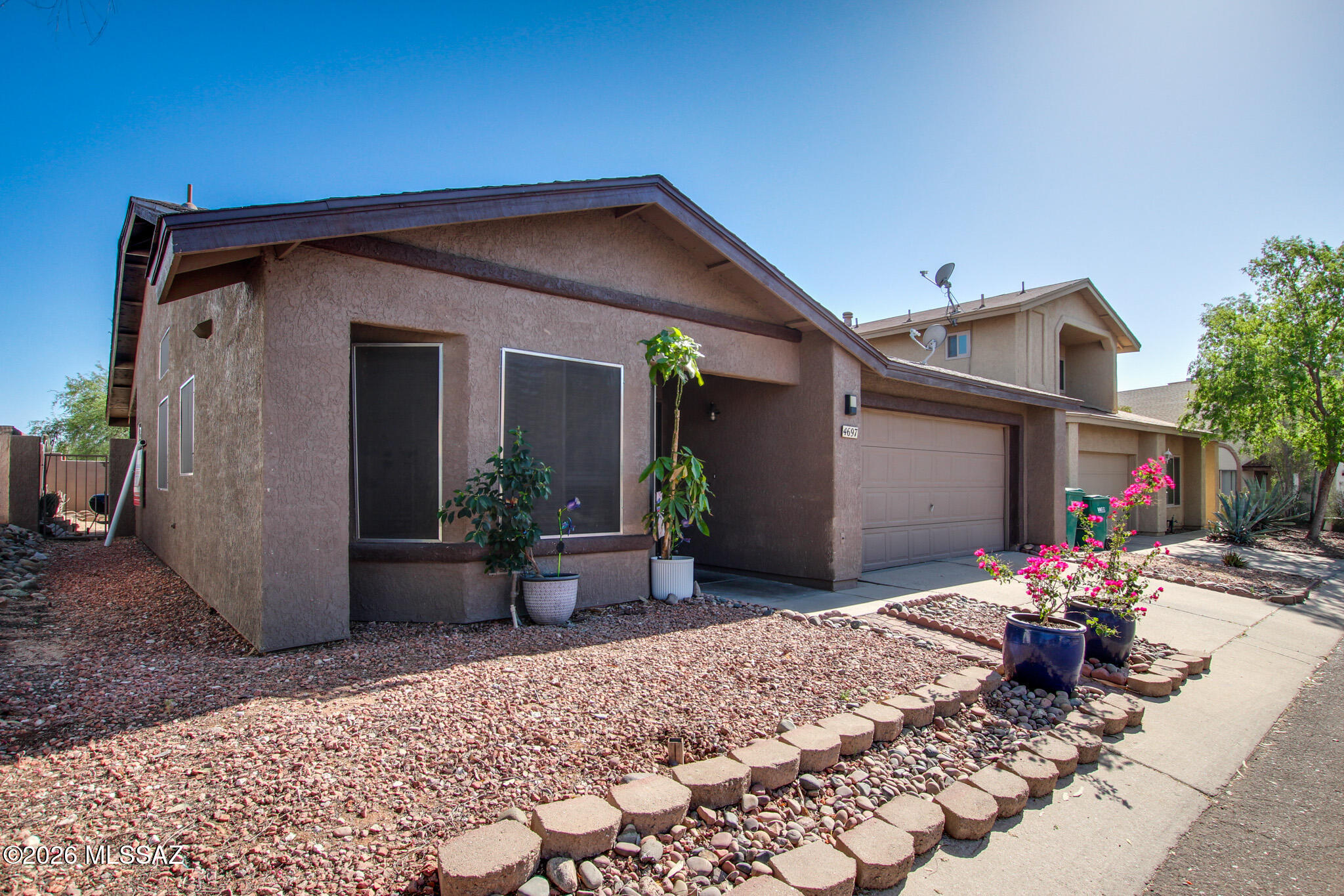 4697 W Globeberry Street