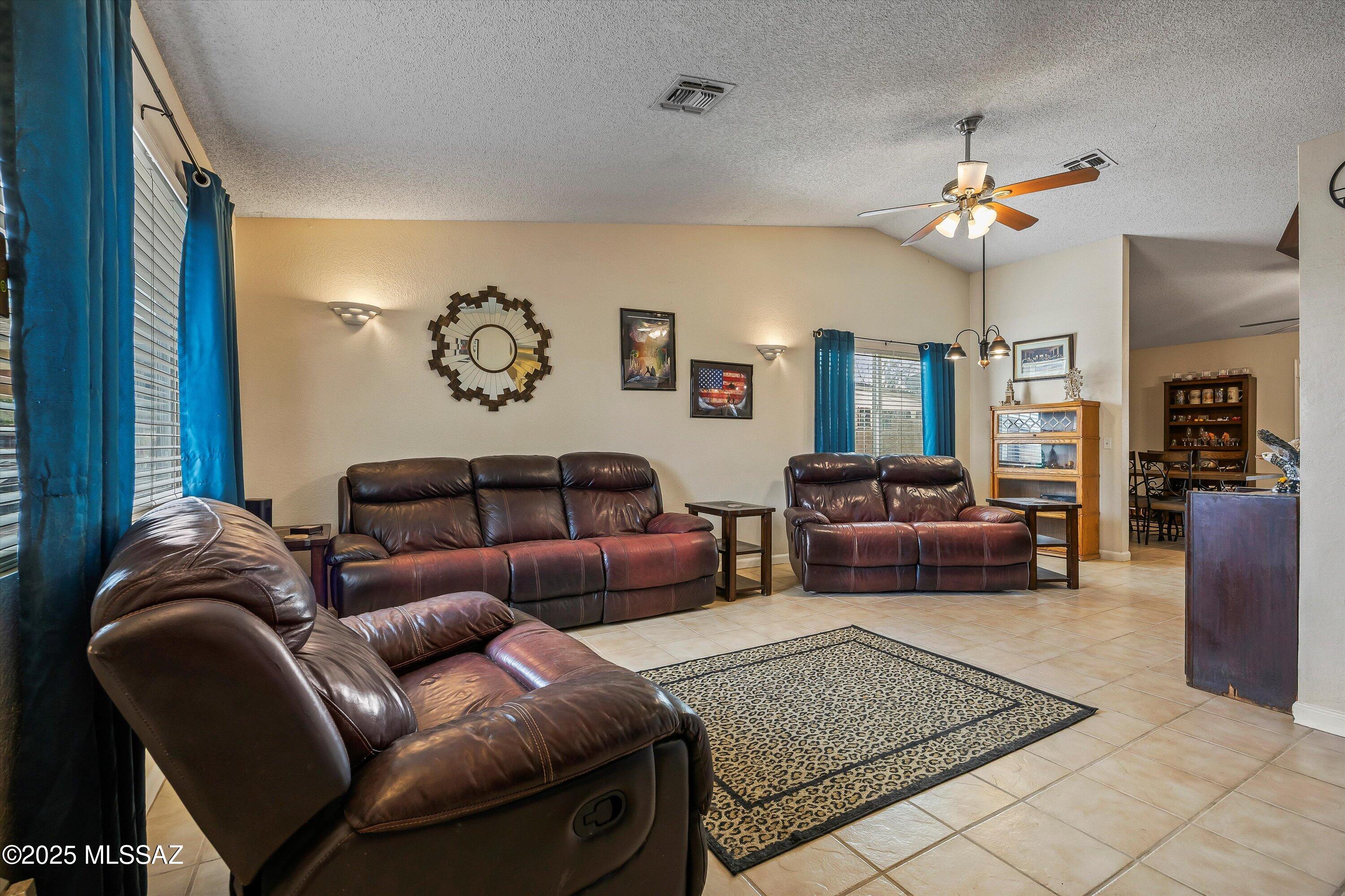 1709 W Applecreek Place