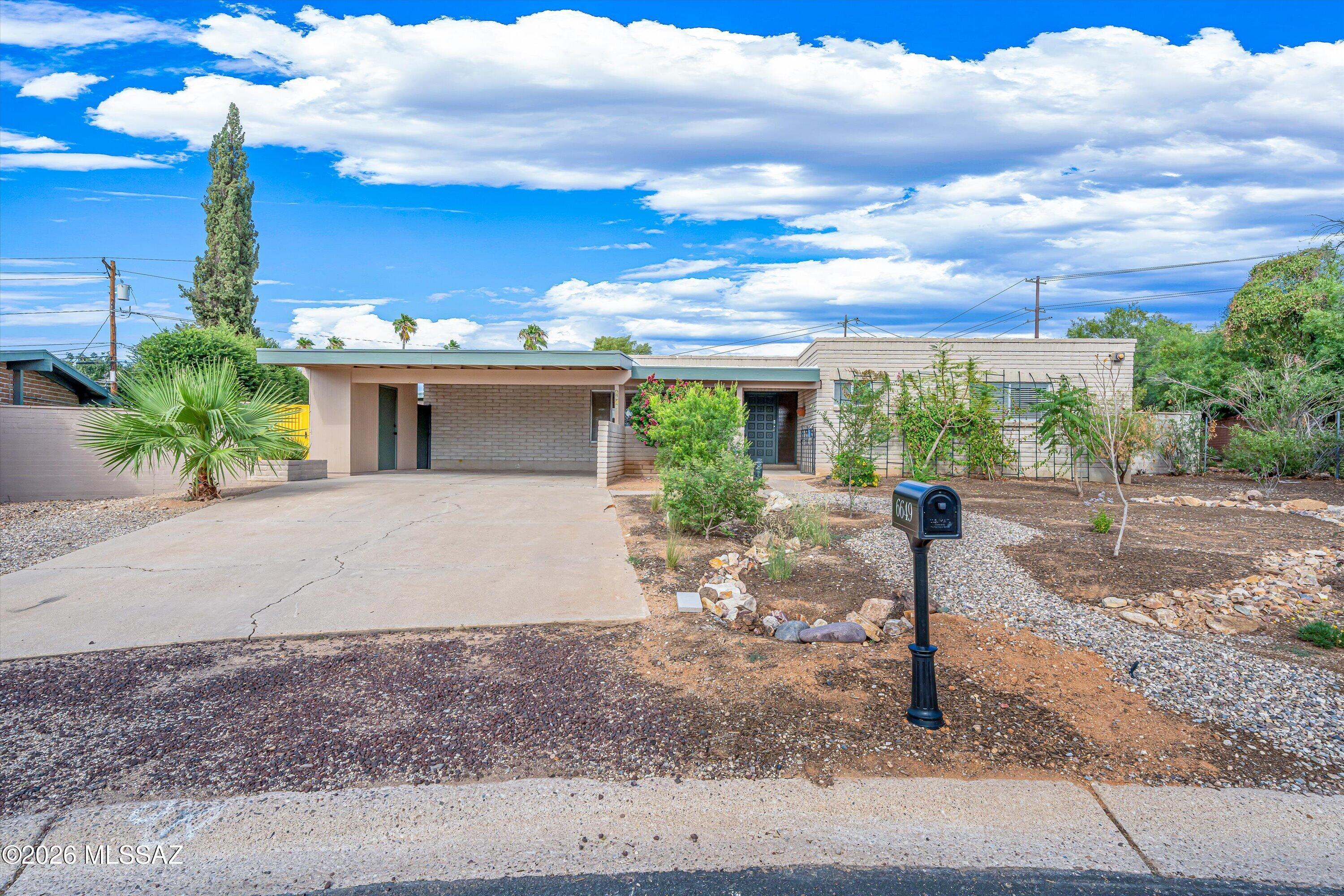 6649 E Calle De San Alberto