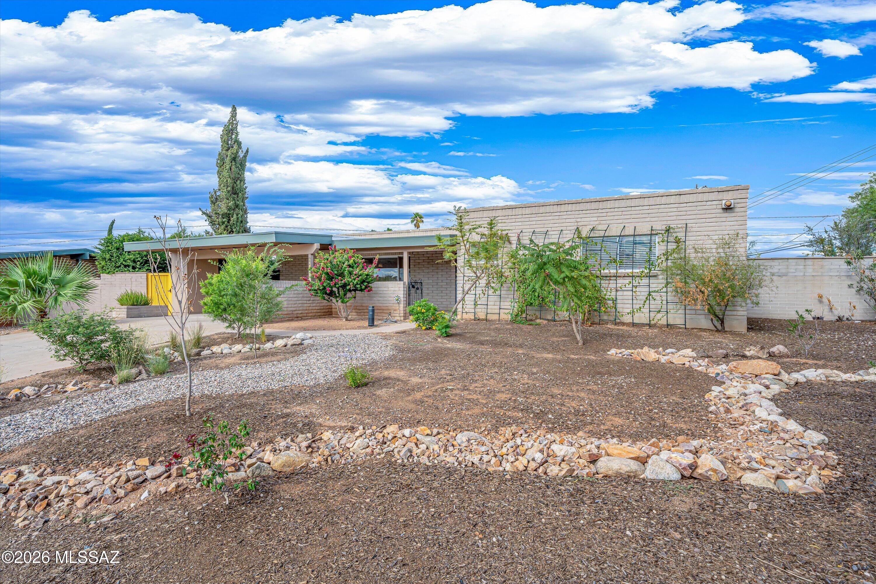6649 E Calle De San Alberto