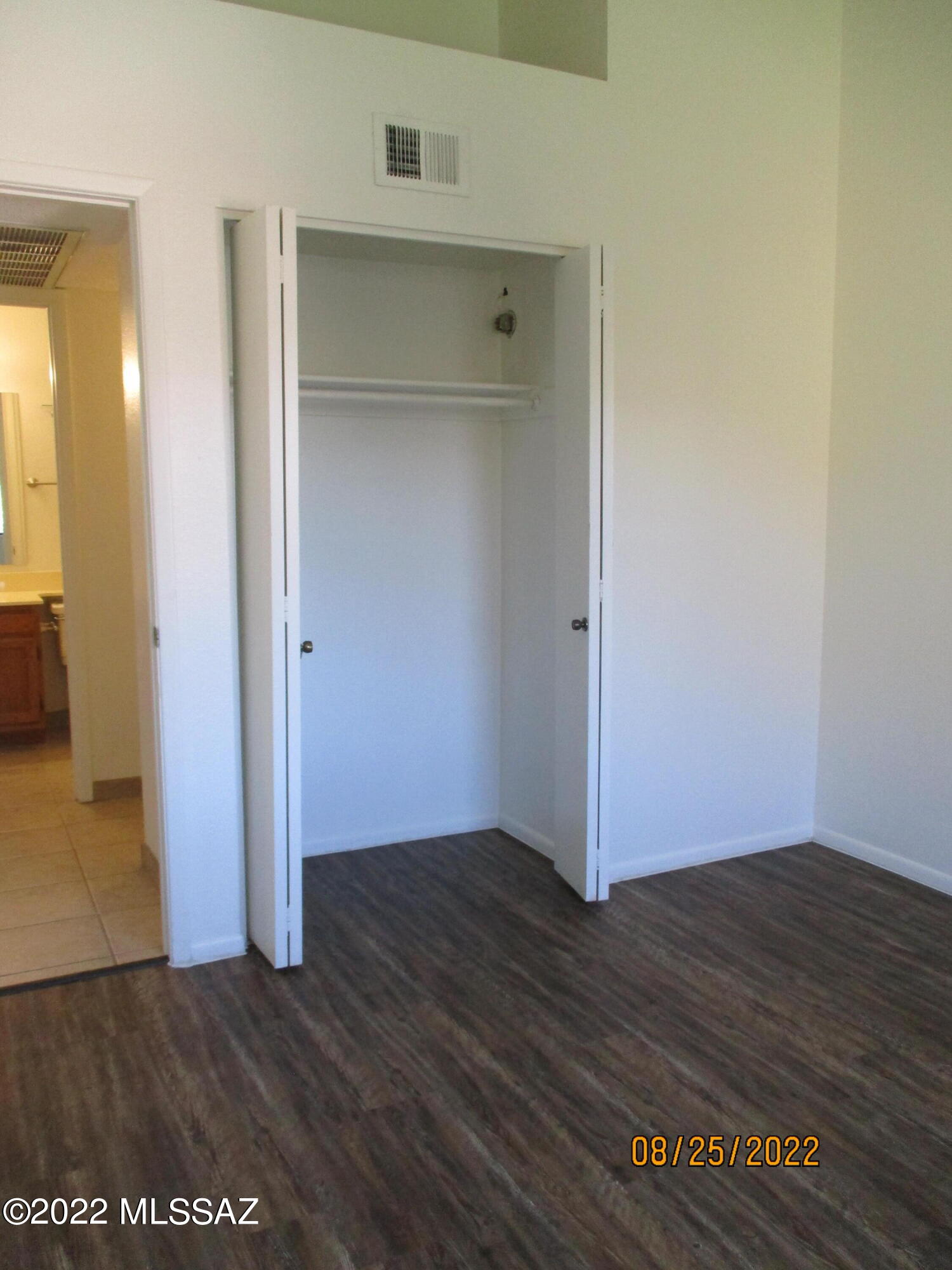 Woodland Place Condominiums (101-152, 201-252) - Residential Lease
