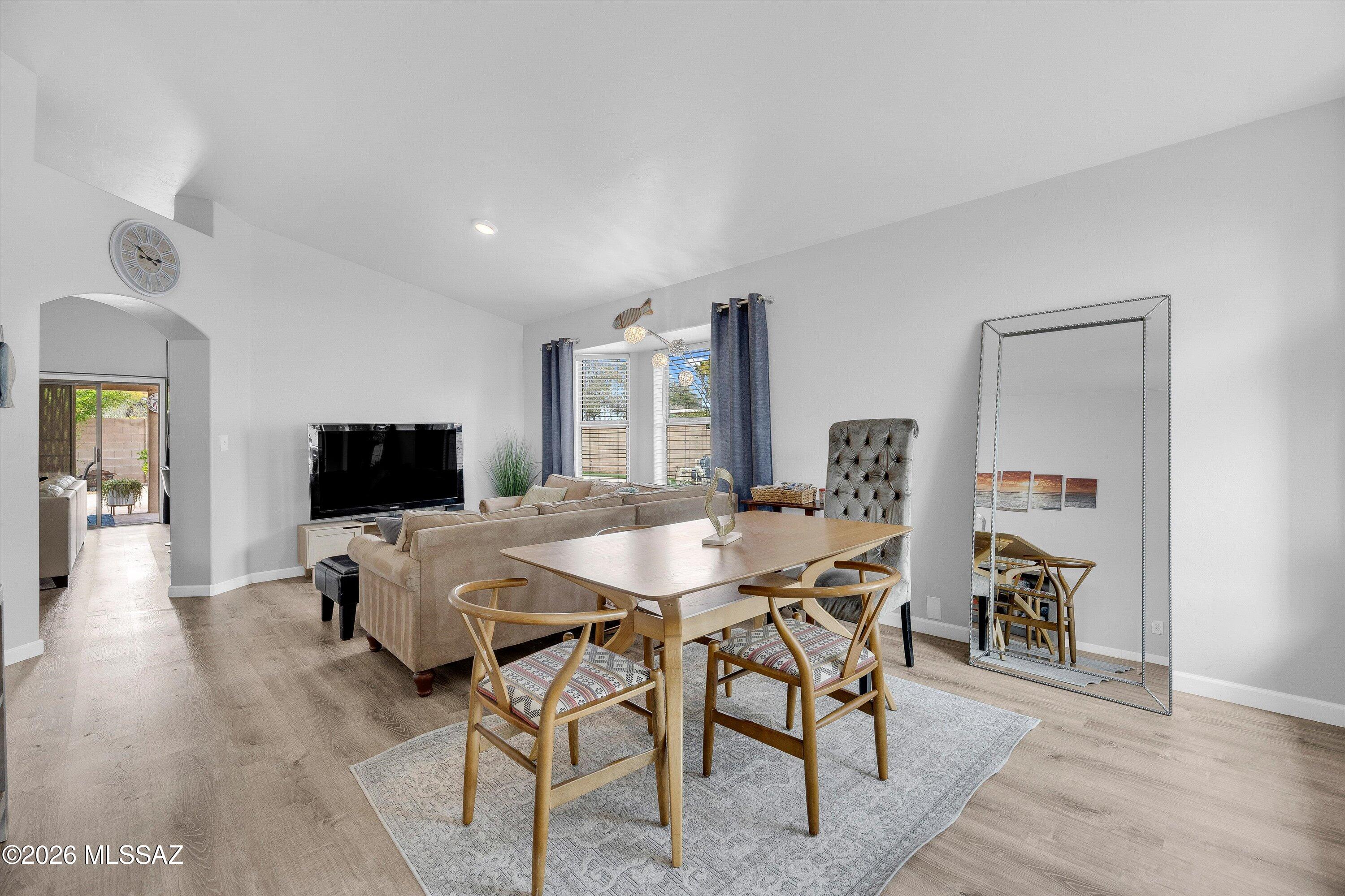 7077 N Avenida Adella