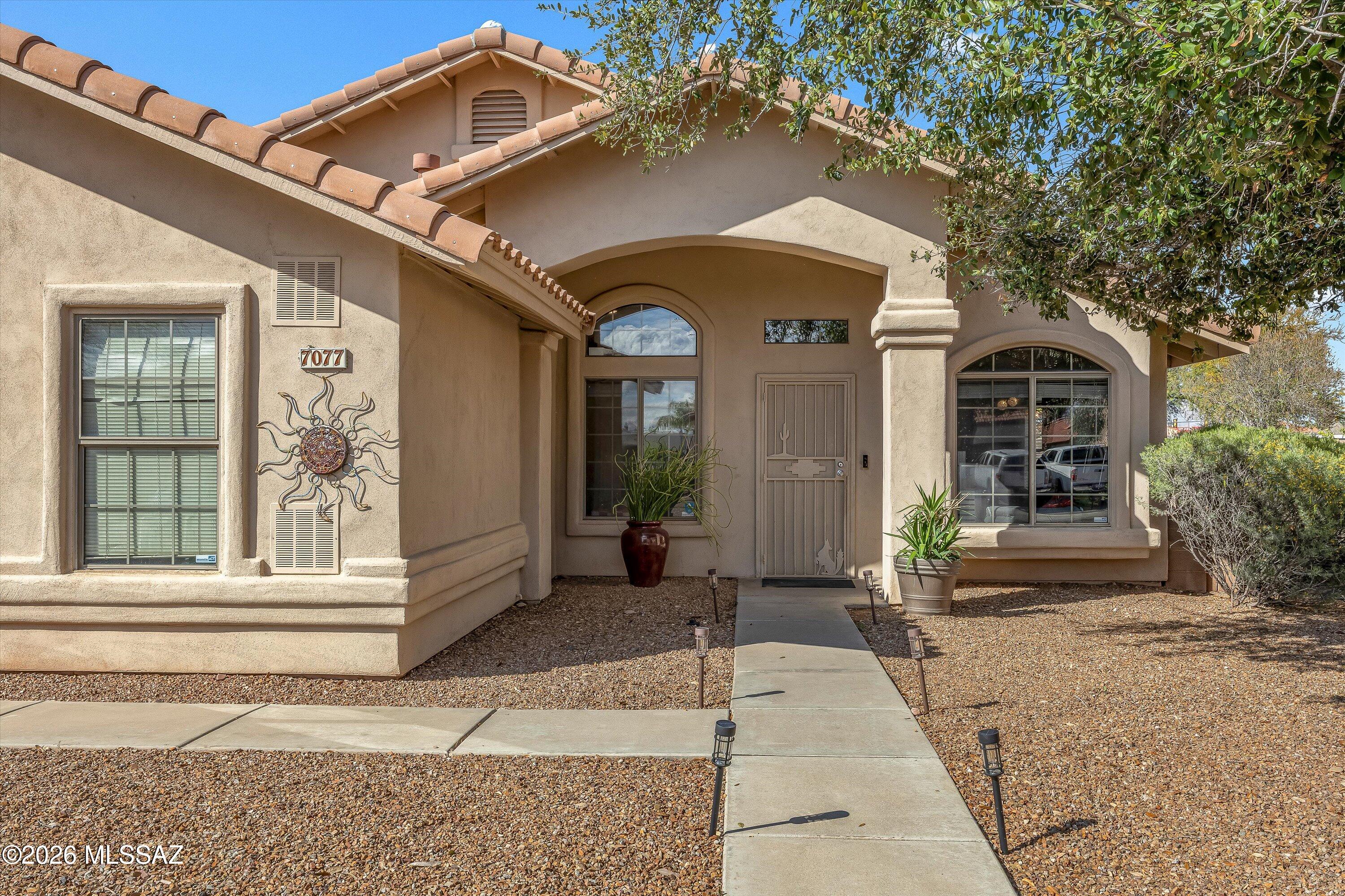 7077 N Avenida Adella