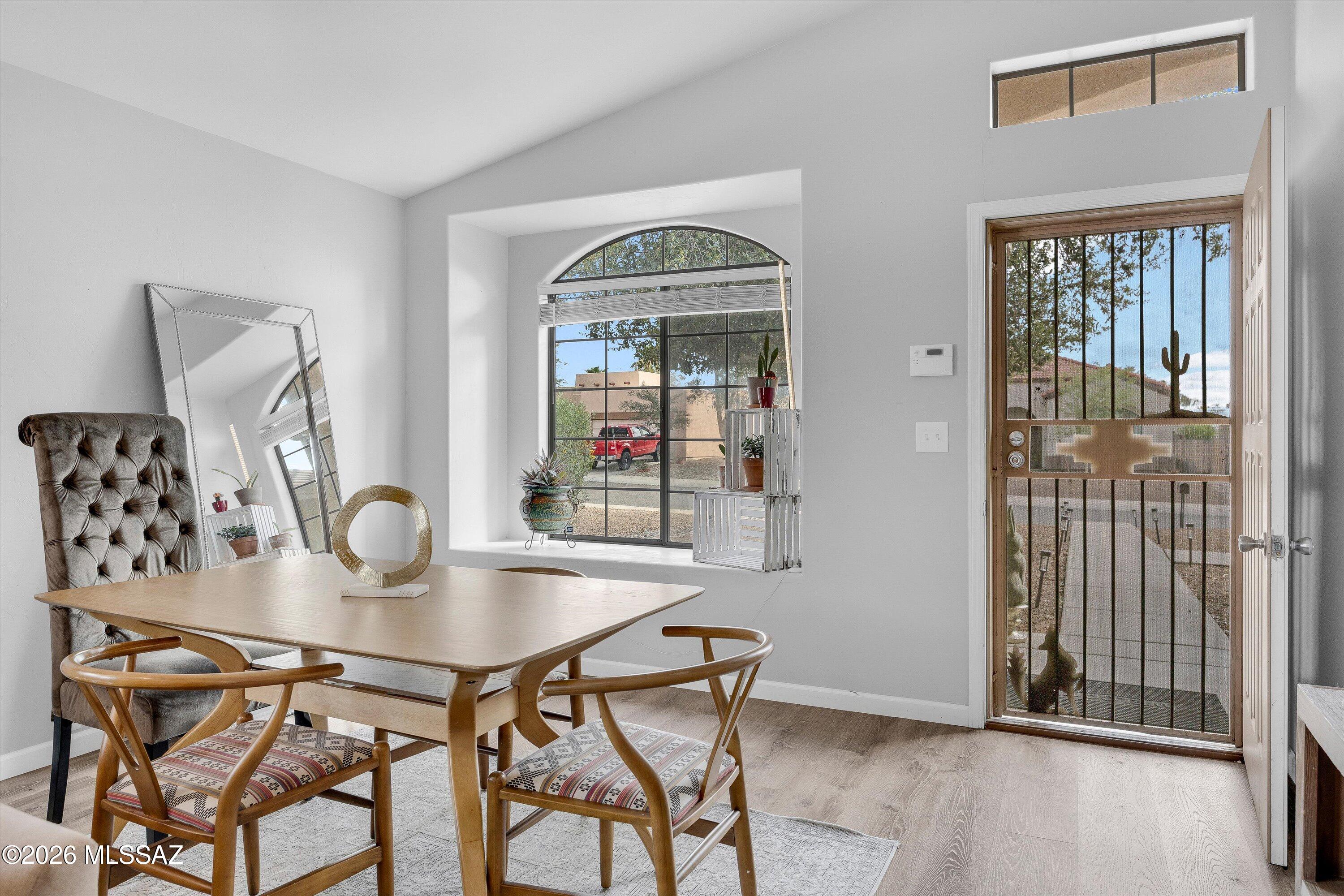 7077 N Avenida Adella