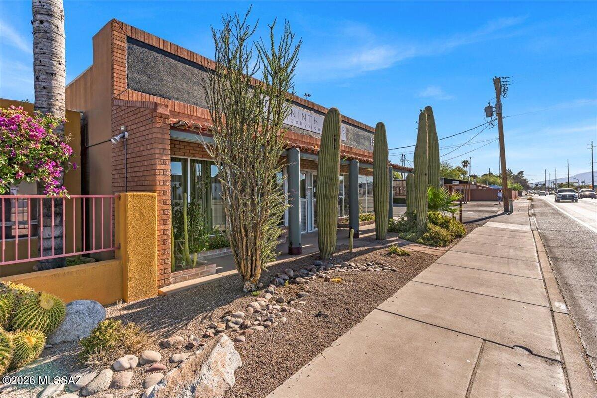 2561 E Fort Lowell Road