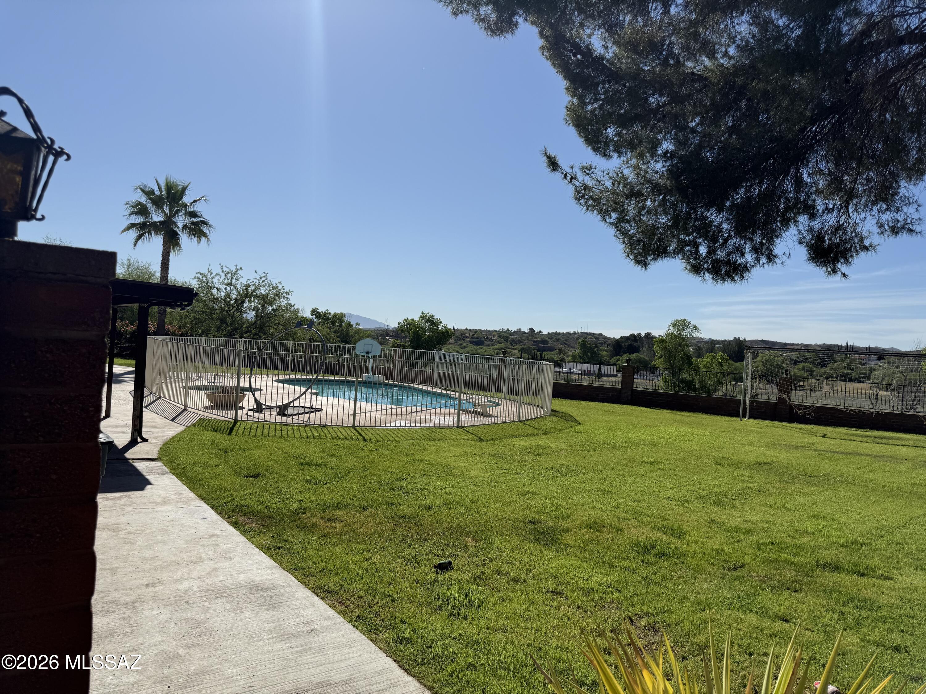 1629 W Meadow Hills Drive