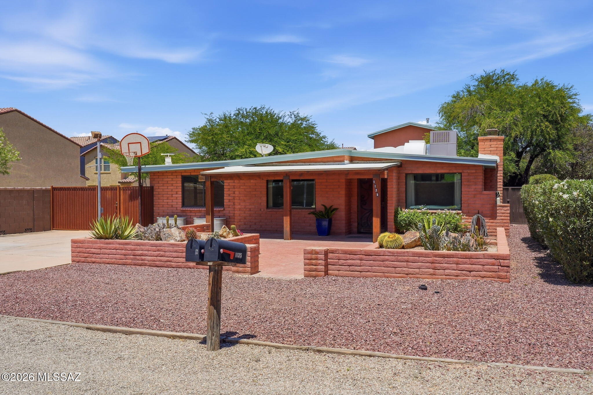 1125 E Kleindale Road