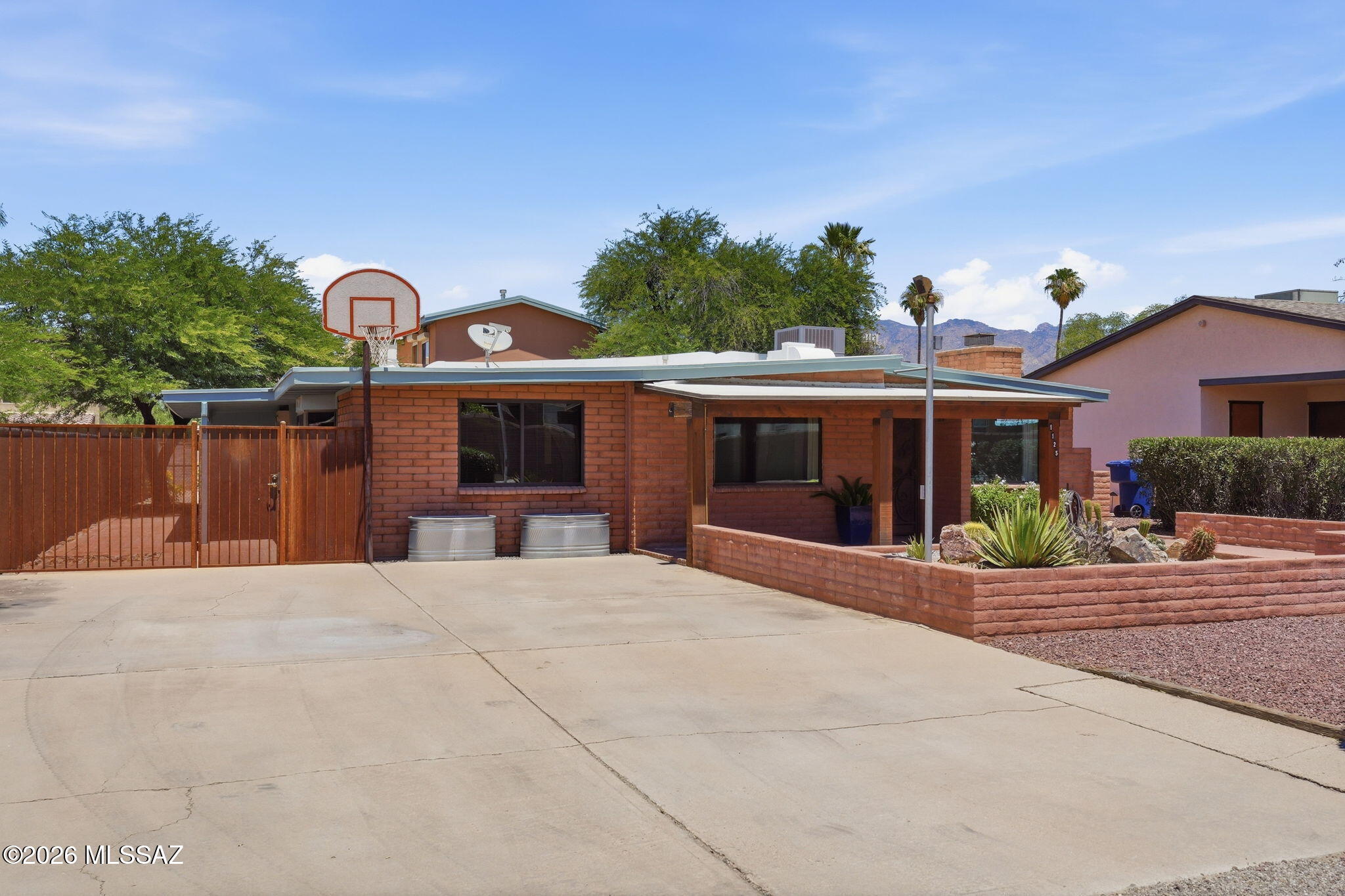 1125 E Kleindale Road