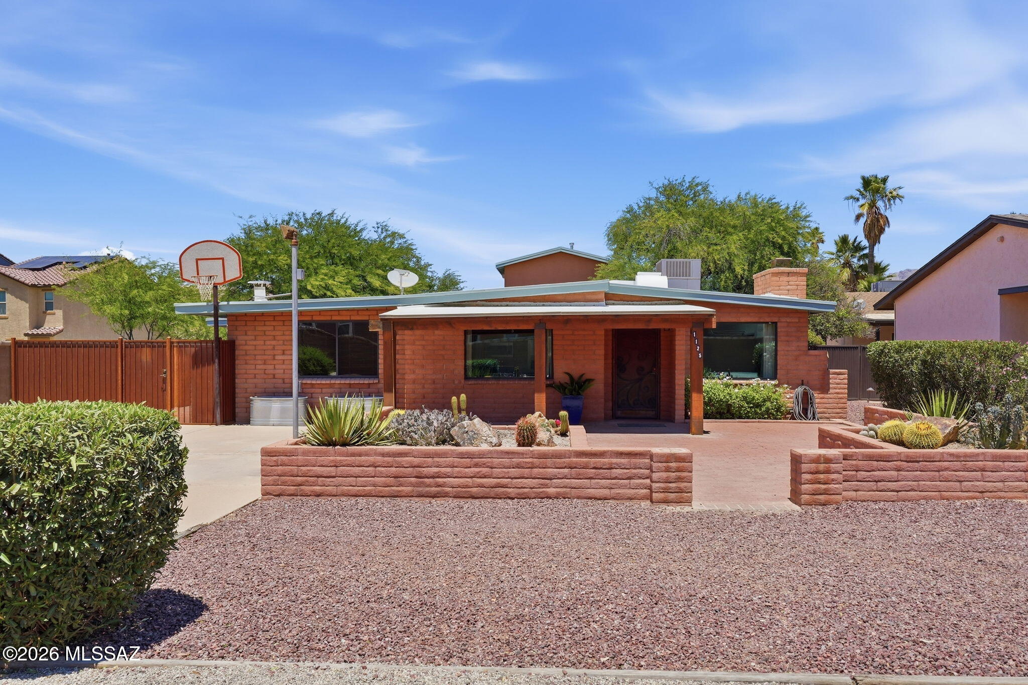 1125 E Kleindale Road