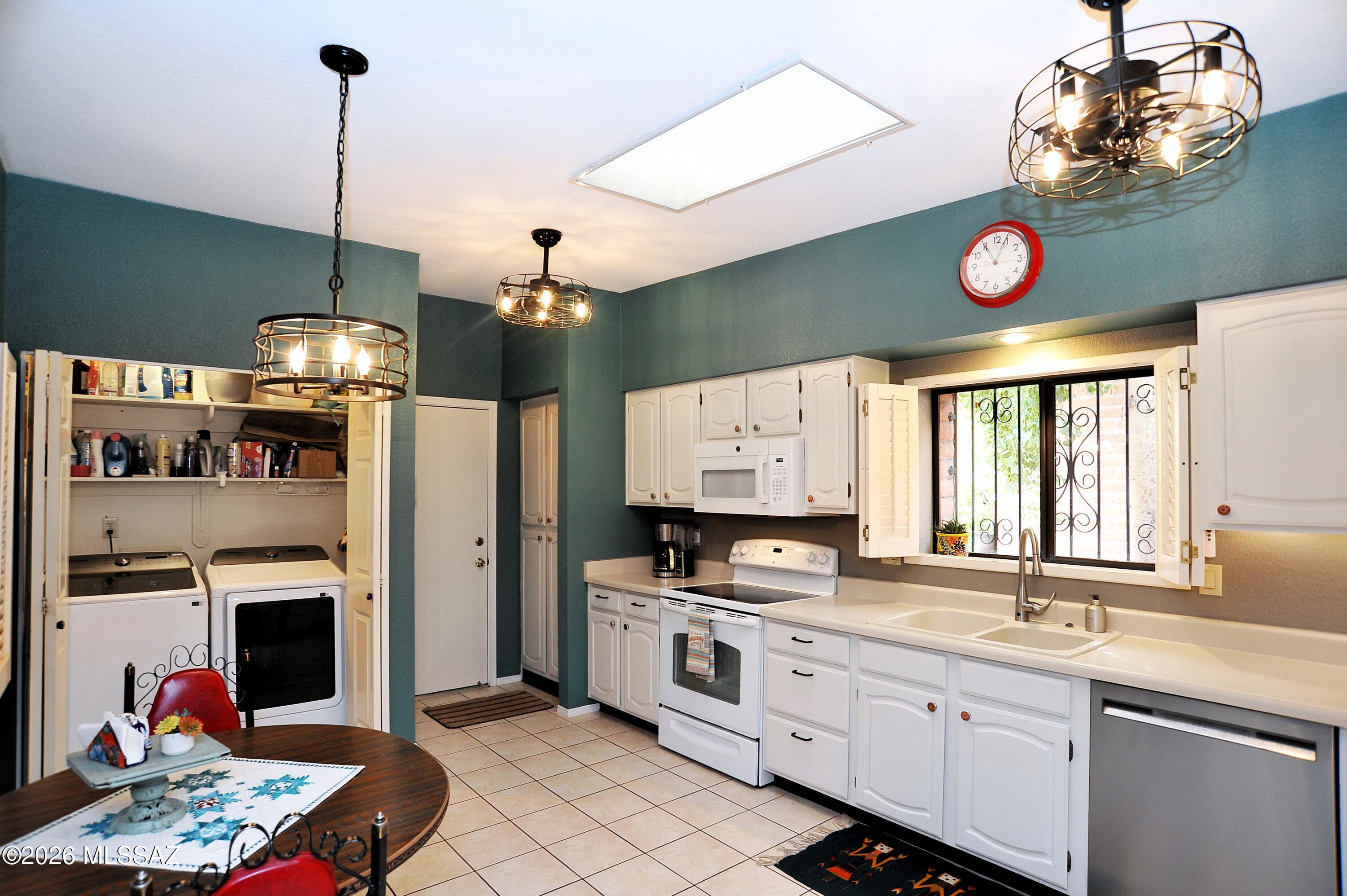 8589 N Candlewood Loop