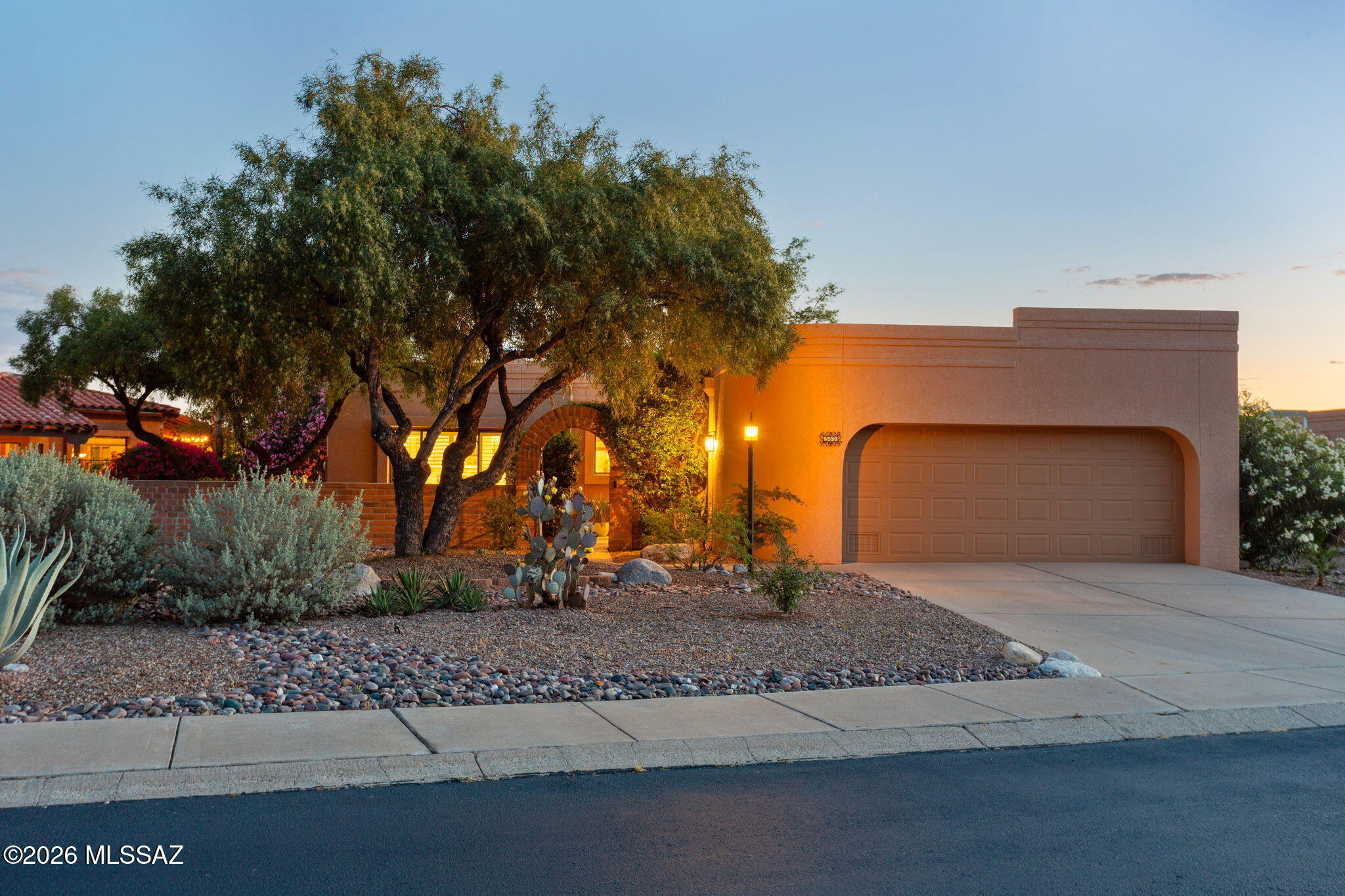 6850 E Loma Del Bribon