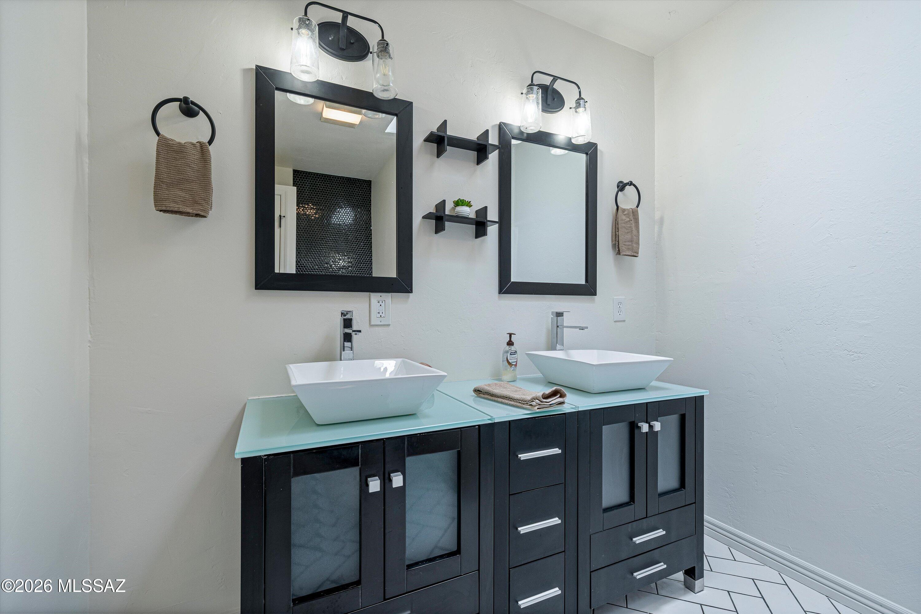 Sherwood Village Terrace (547-571) - Residential