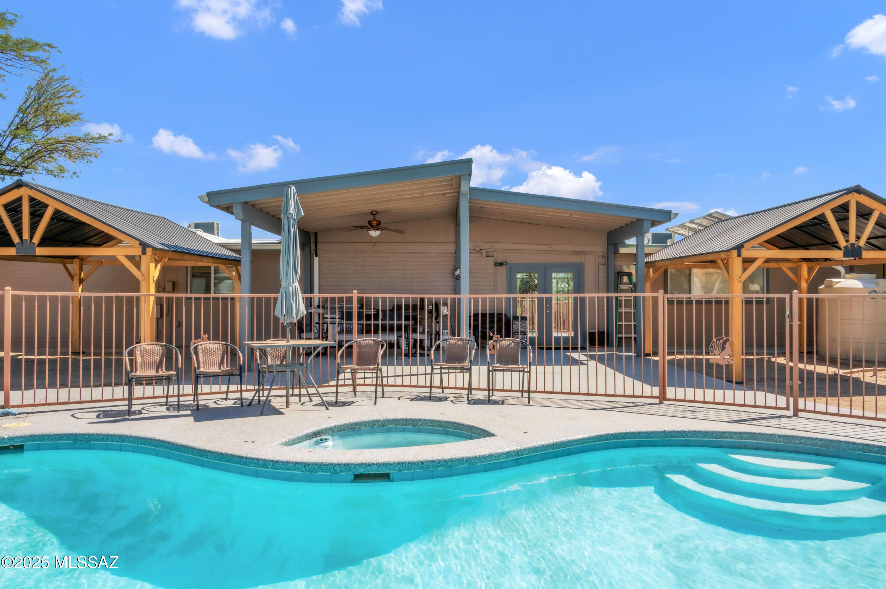 Casas Adobes Estates (541-618) - Residential
