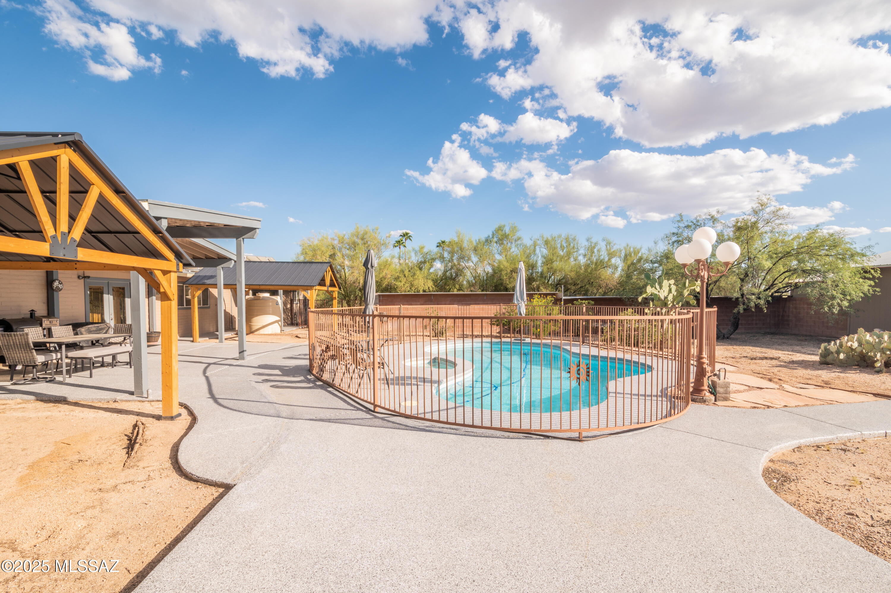 Casas Adobes Estates (541-618) - Residential