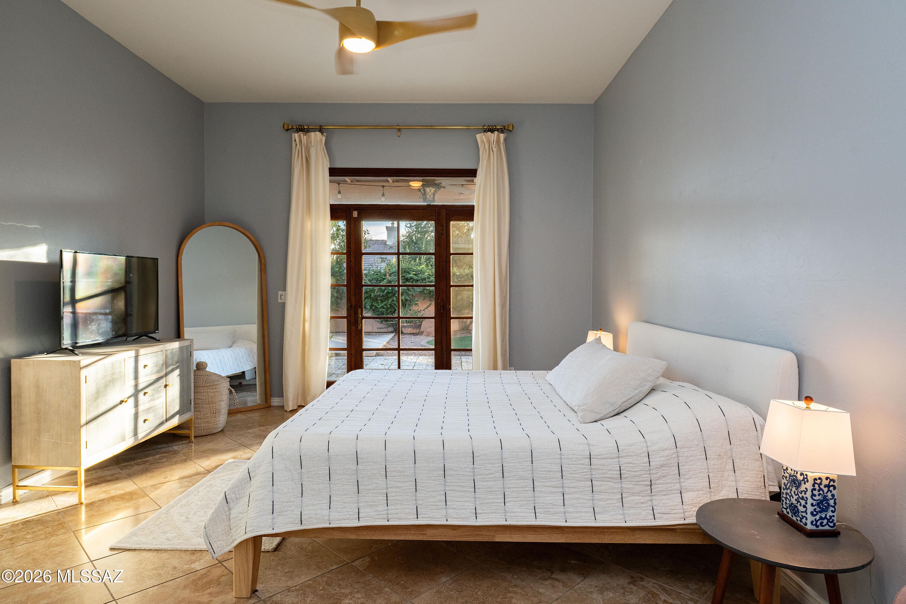 241 W Carlynn Cliff Place