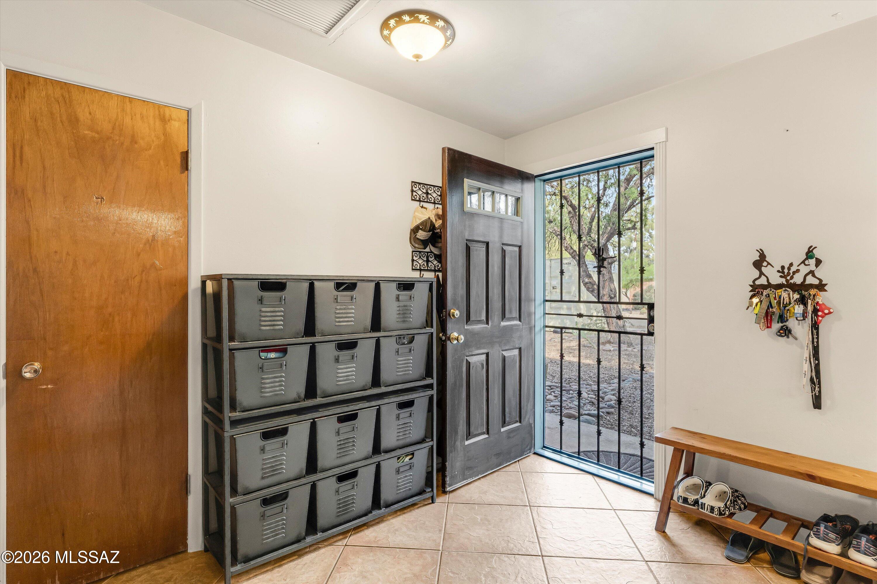 2701 N Arcadia Avenue