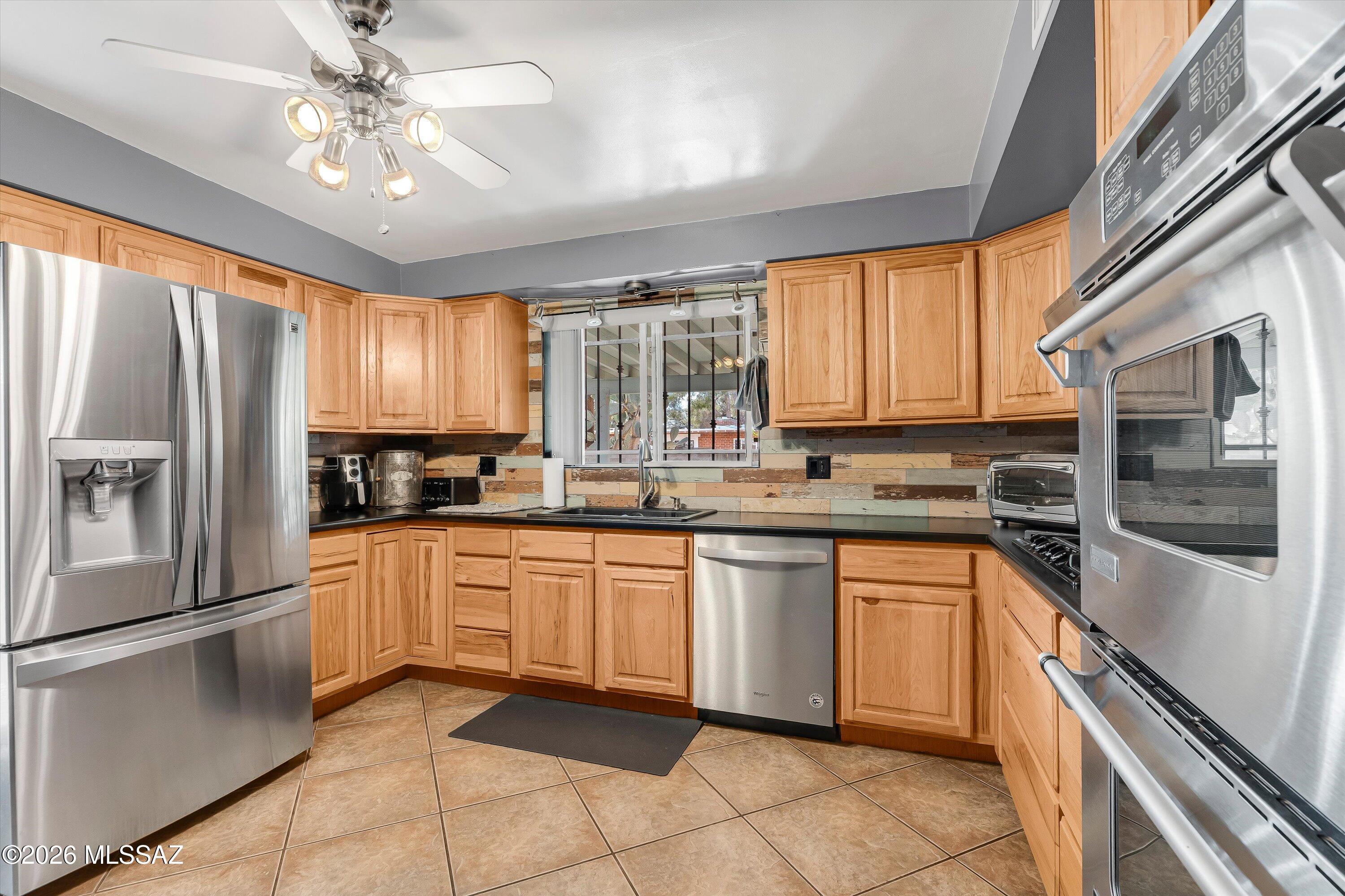 2701 N Arcadia Avenue