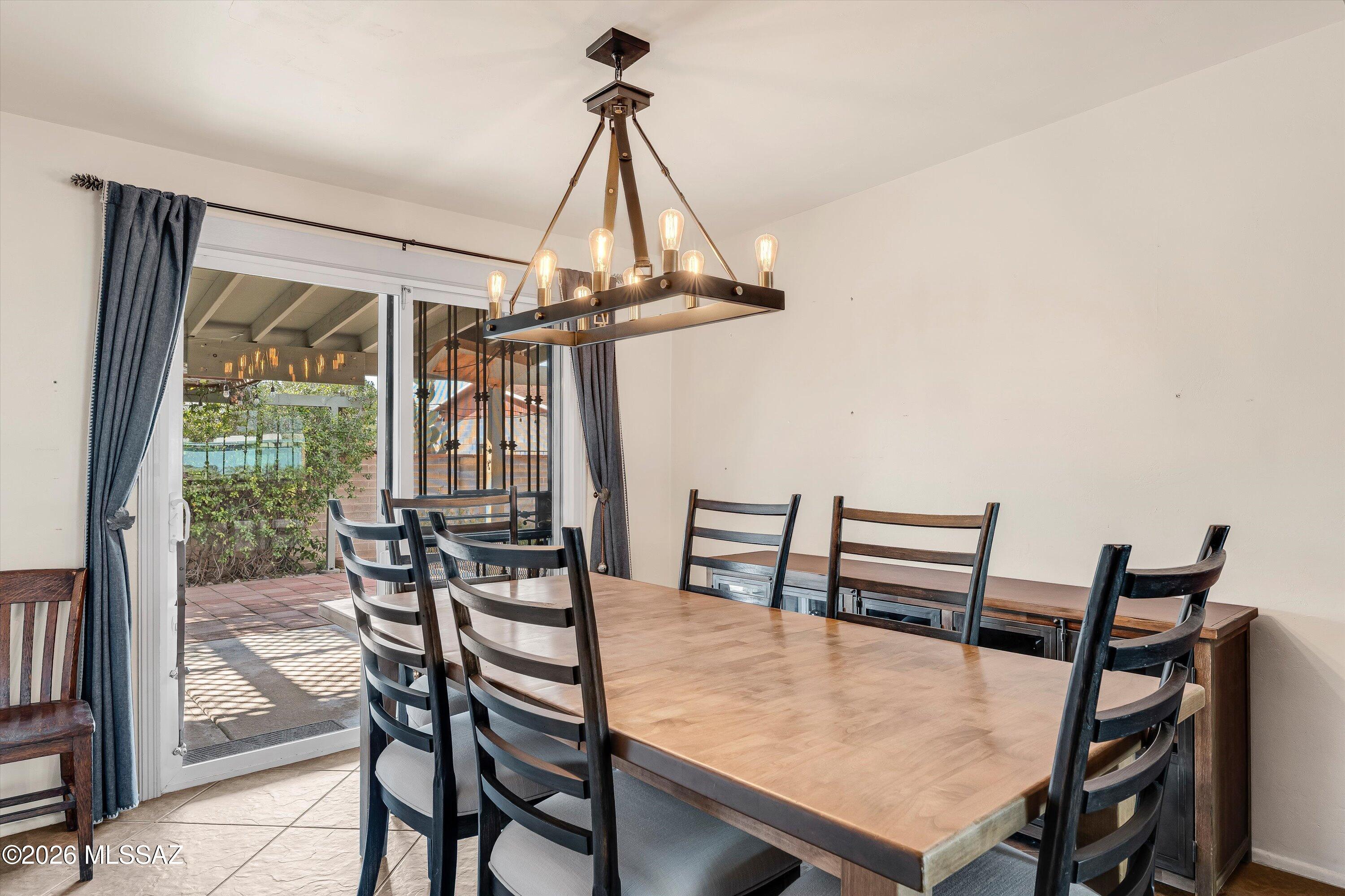 2701 N Arcadia Avenue