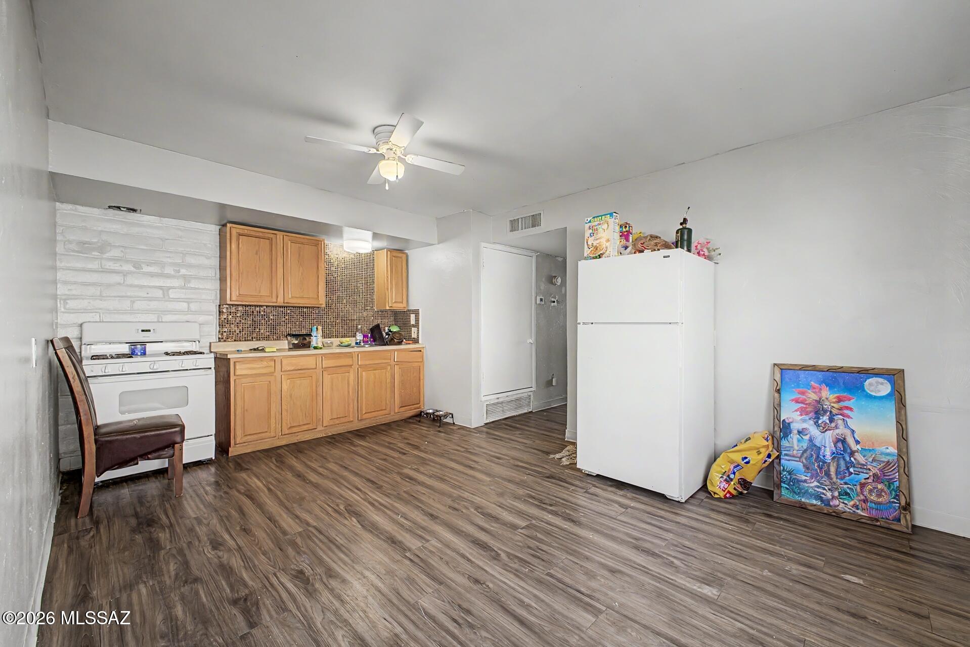 528 W 42nd Street