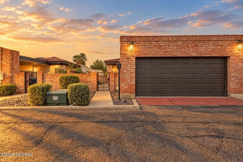 Photo of 7519 E Camino De Querabi, Tucson, AZ 85715 (MLS # 22625898)