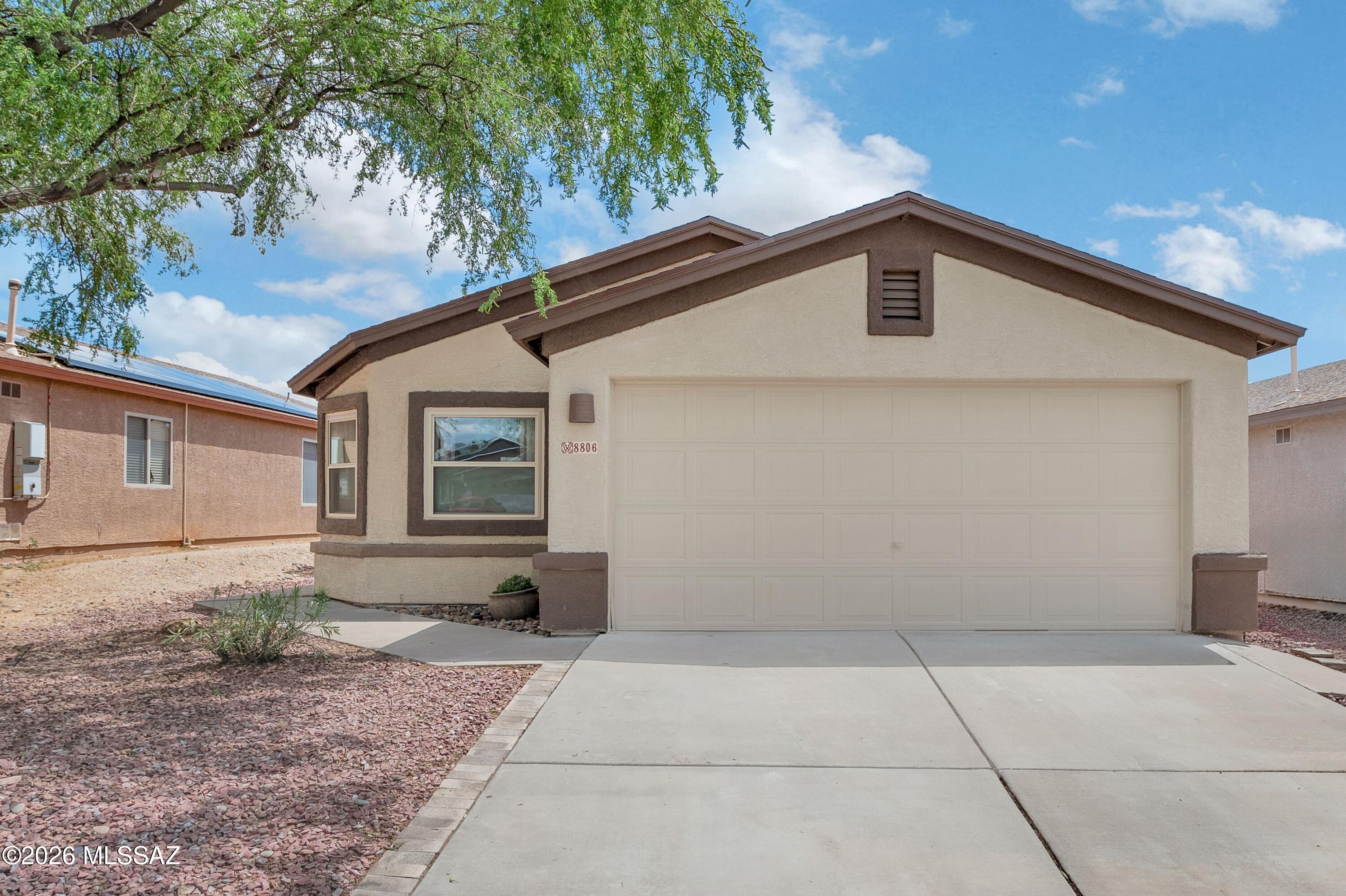 8806 E Chimney Spring