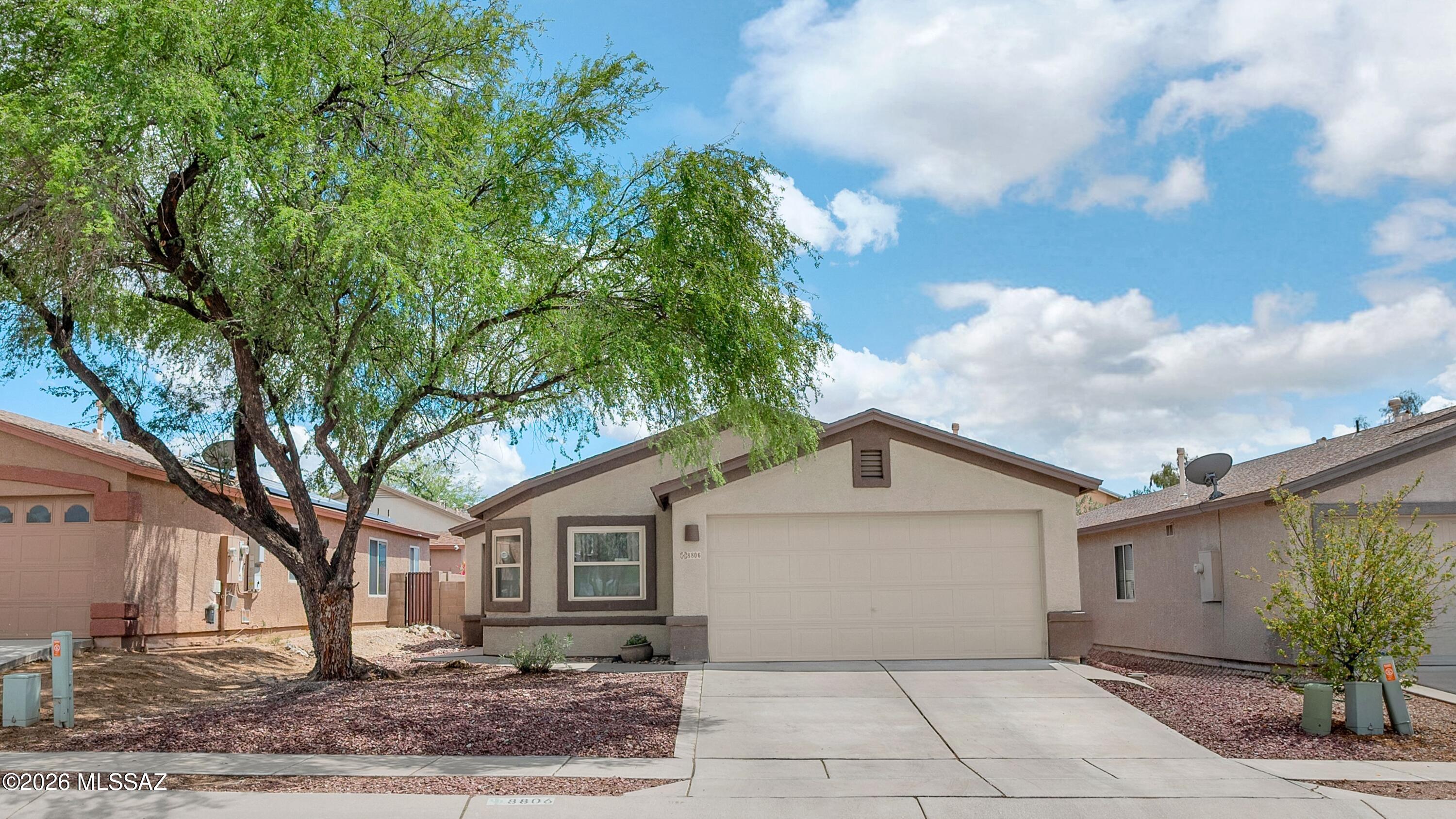 8806 E Chimney Spring