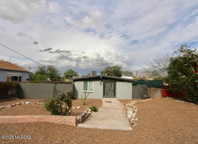 206 W Blacklidge Drive