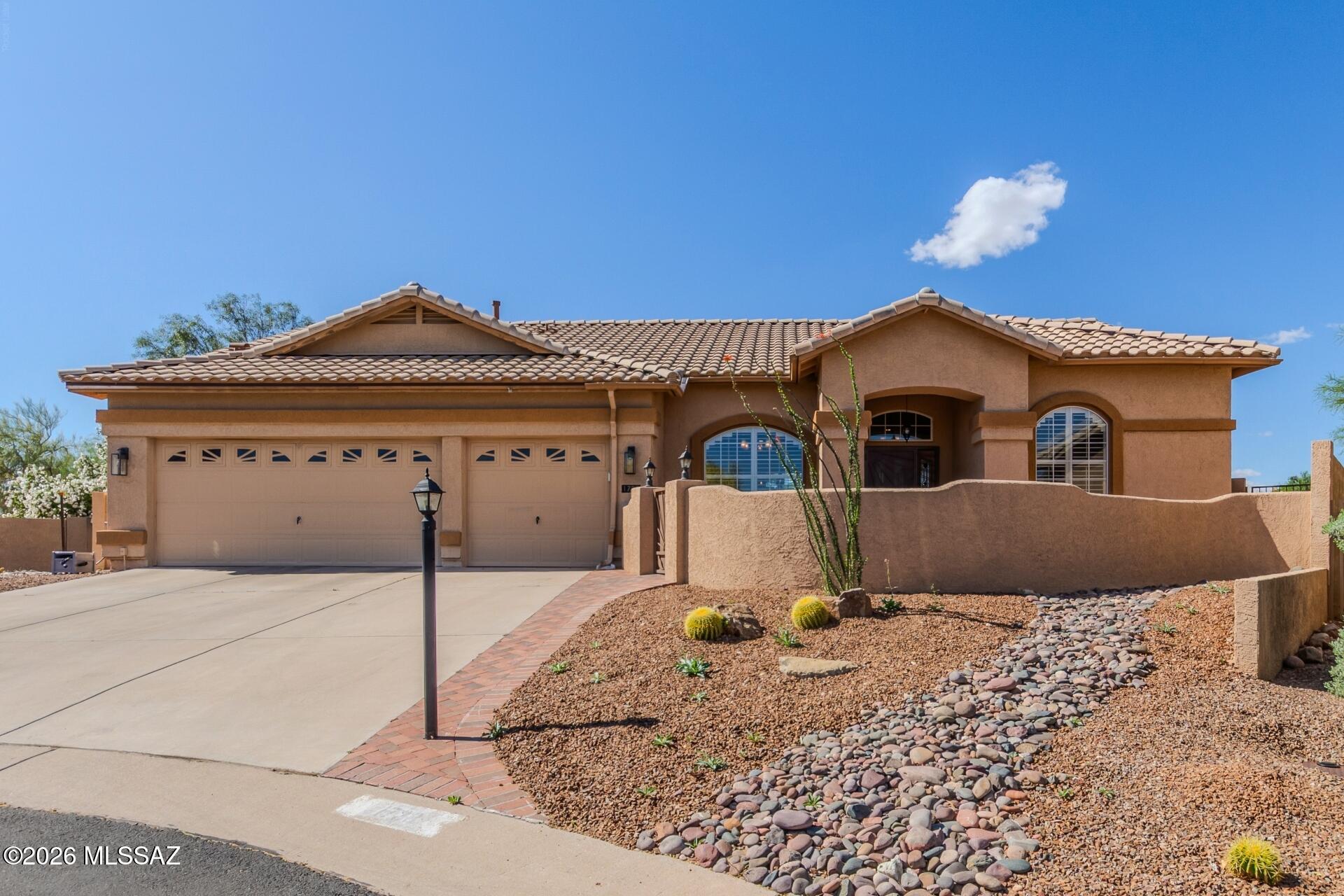 1738 W Lost Moon Court