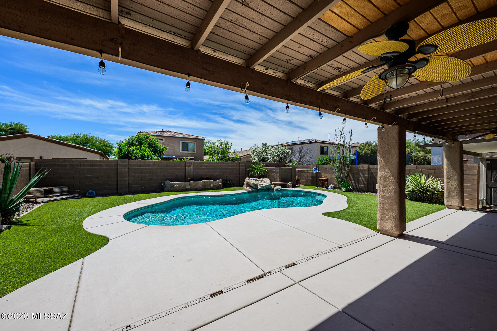 424 E Placita Costana