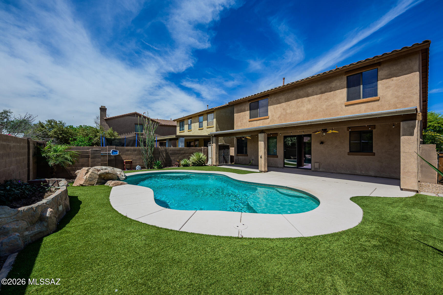 424 E Placita Costana